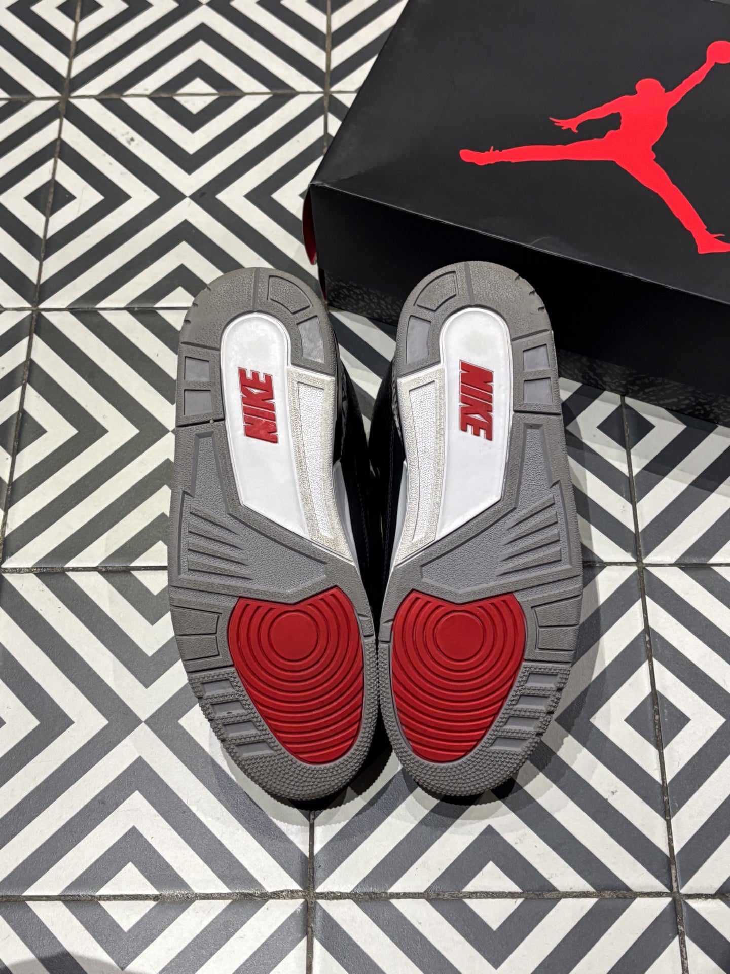 Jordan 3 Black Cement (Taille 43)