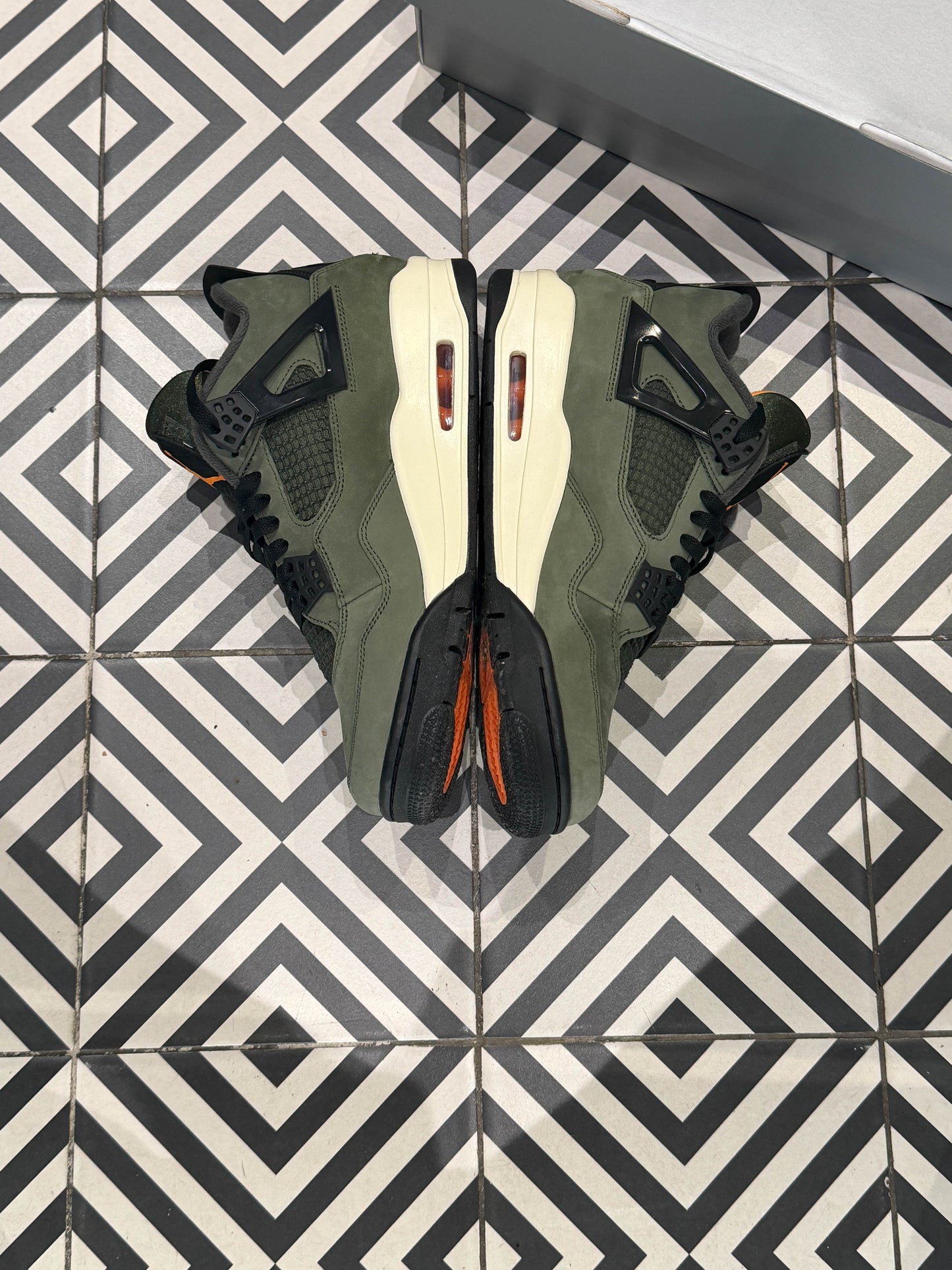 Jordan 4 Undefeated (Taille 43)