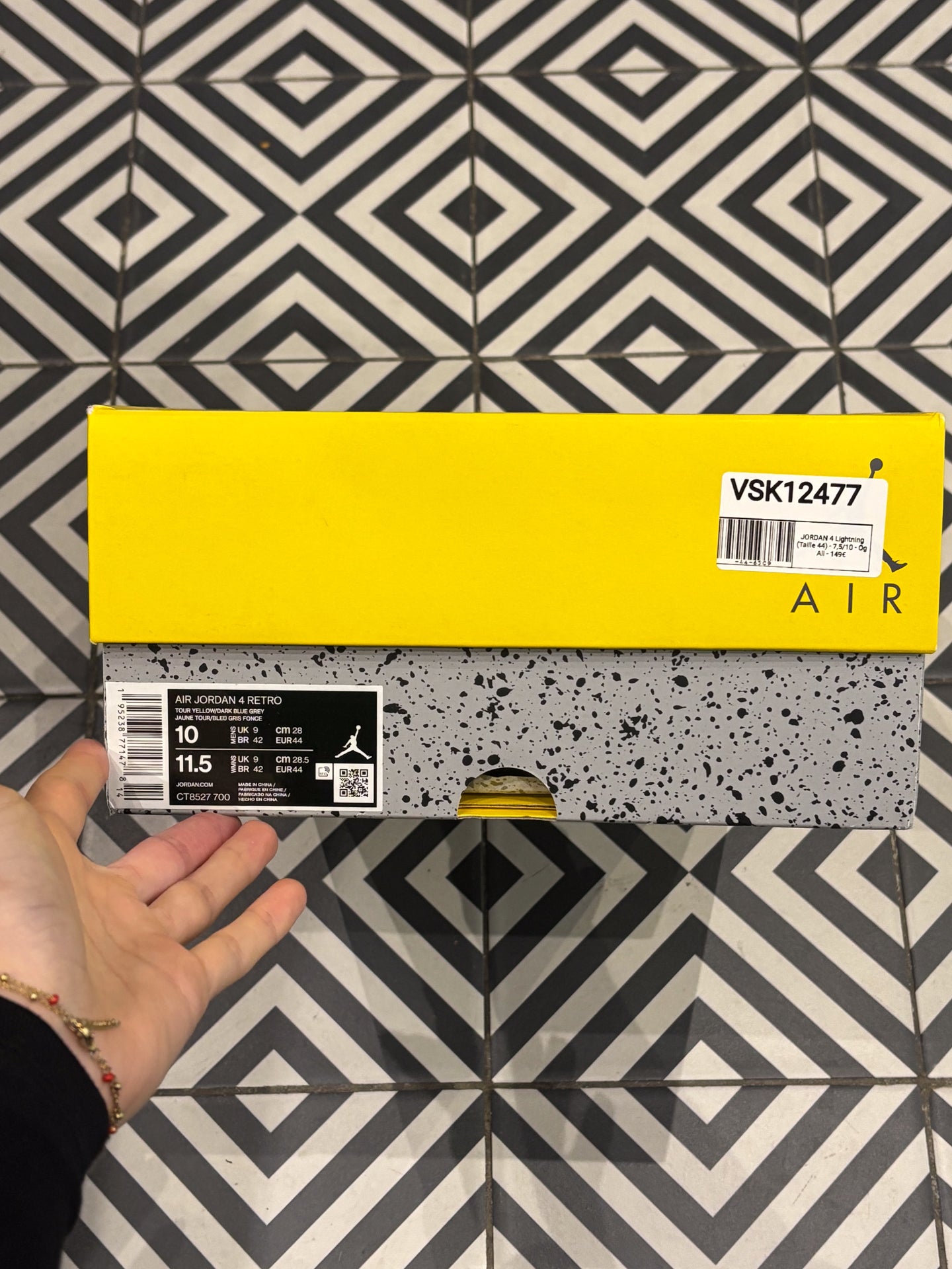 JORDAN 4 Lightning (Taille 44)