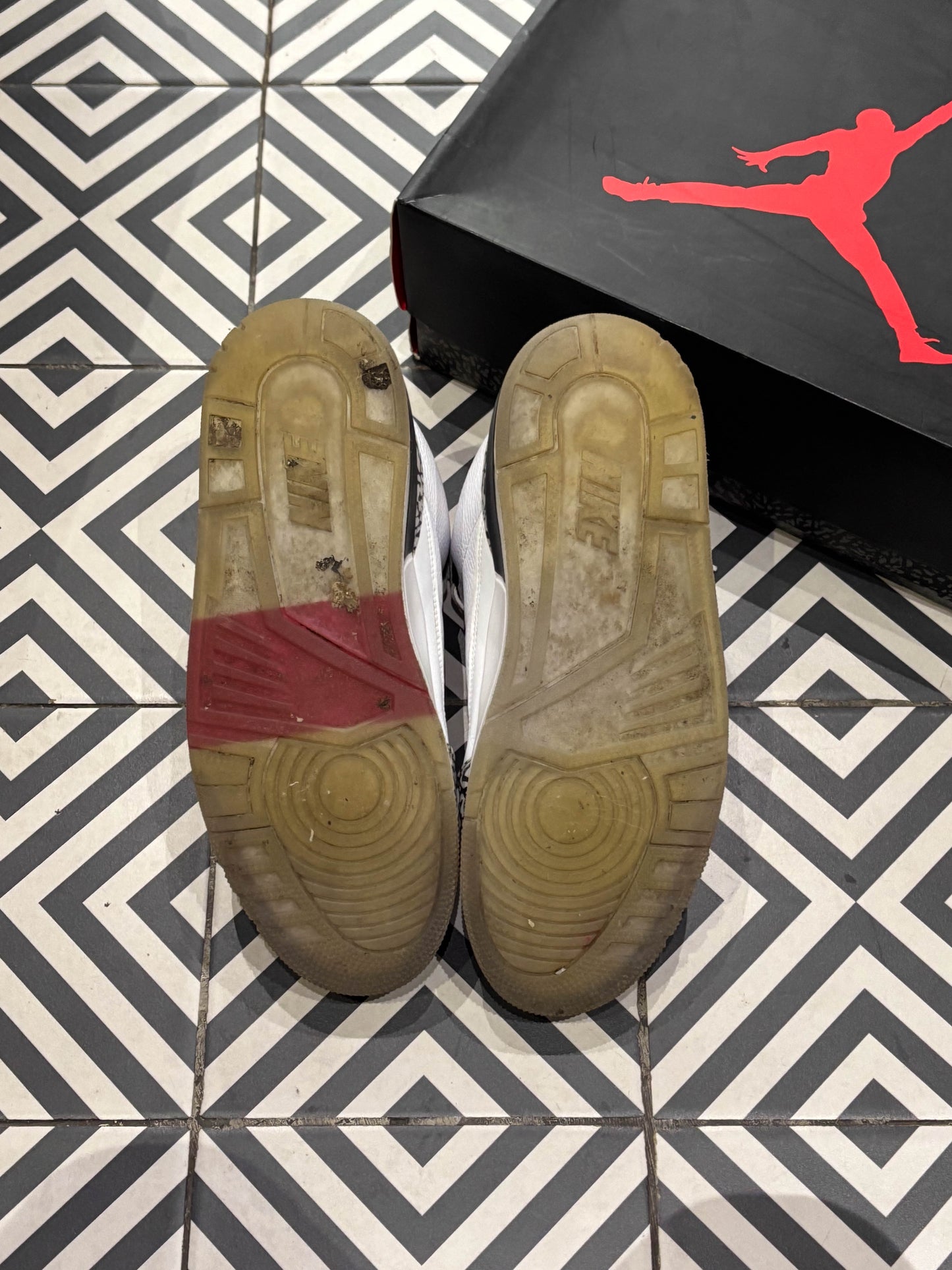 Jordan 3 Free Throw Line (Taille 44,5)