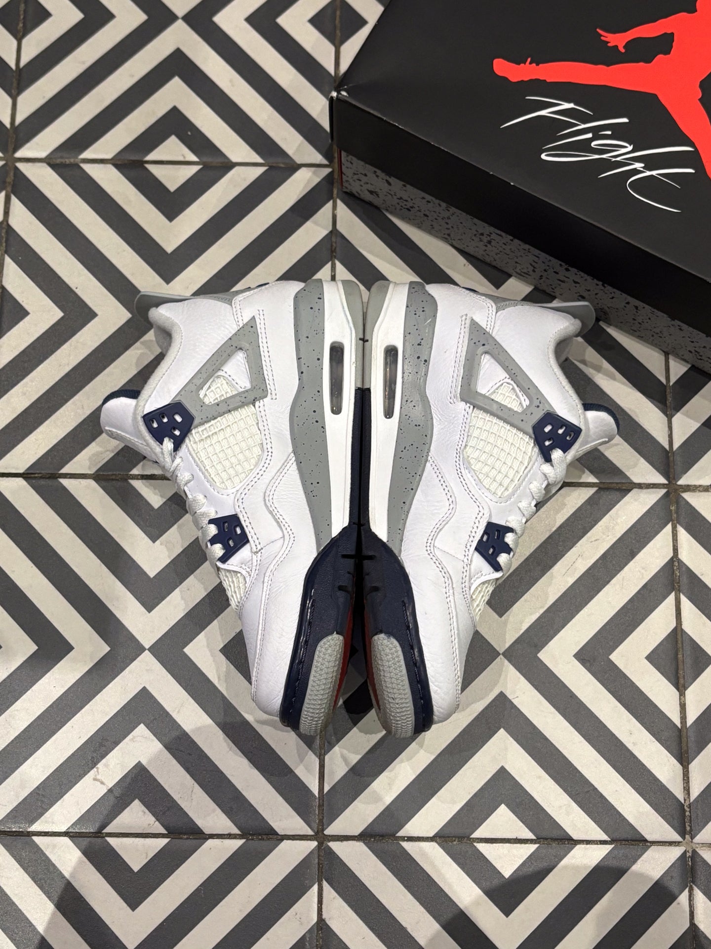 Jordan 4 Midnight Navy GS (Taille 37,5)
