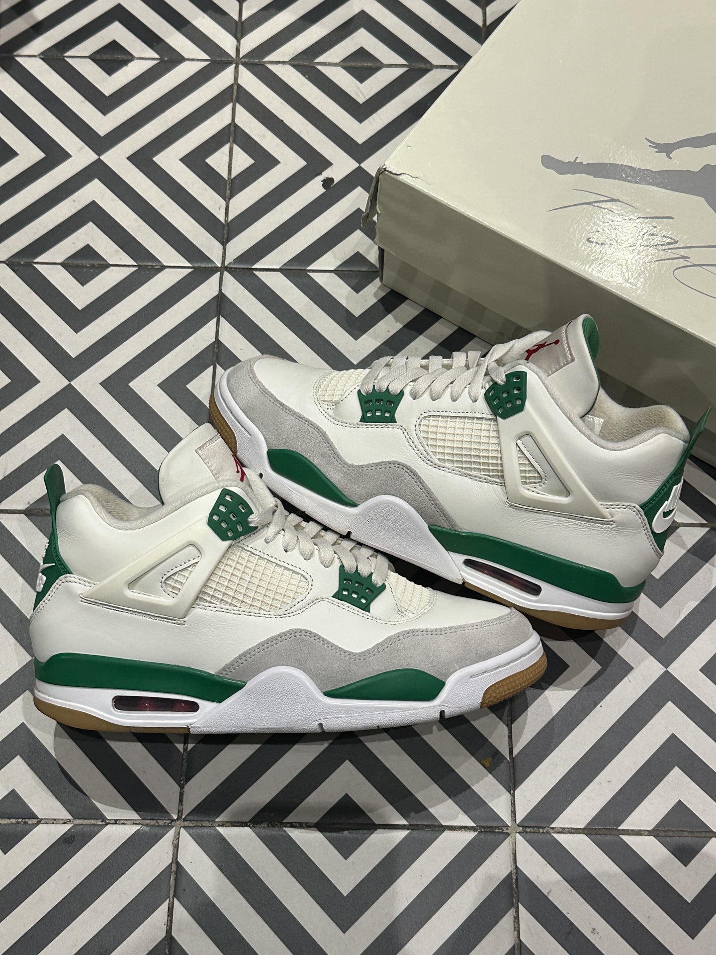 JORDAN 4 SB Pine Green (44,5)