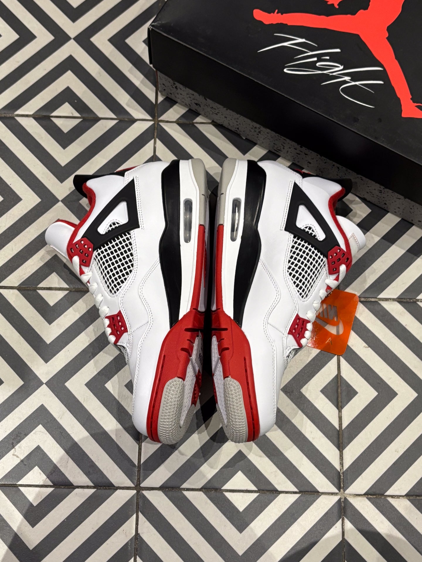 Jordan 4 Fire Red (Taille 43)
