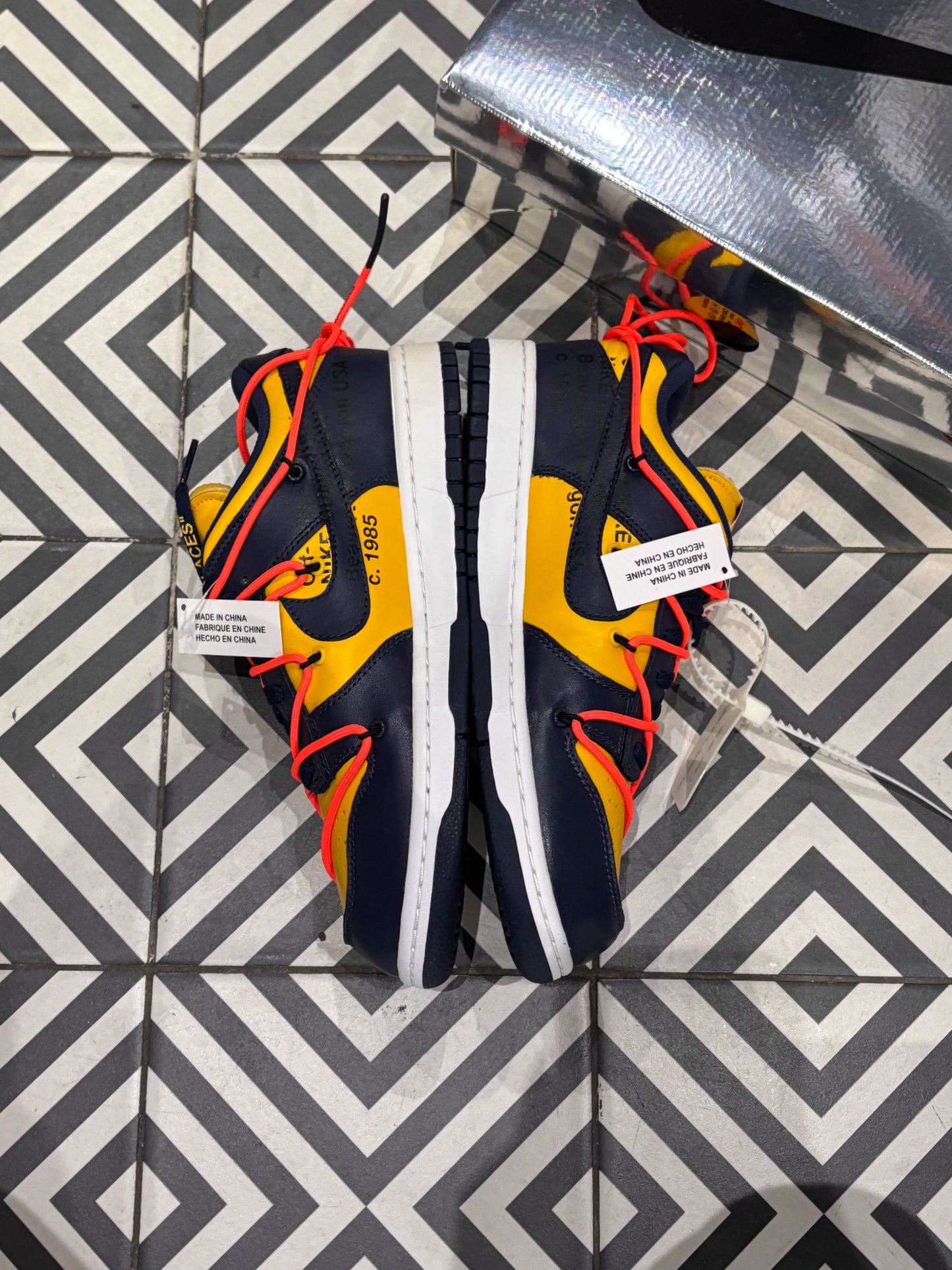 Dunk Low Off-White Michigan (Taille 43)