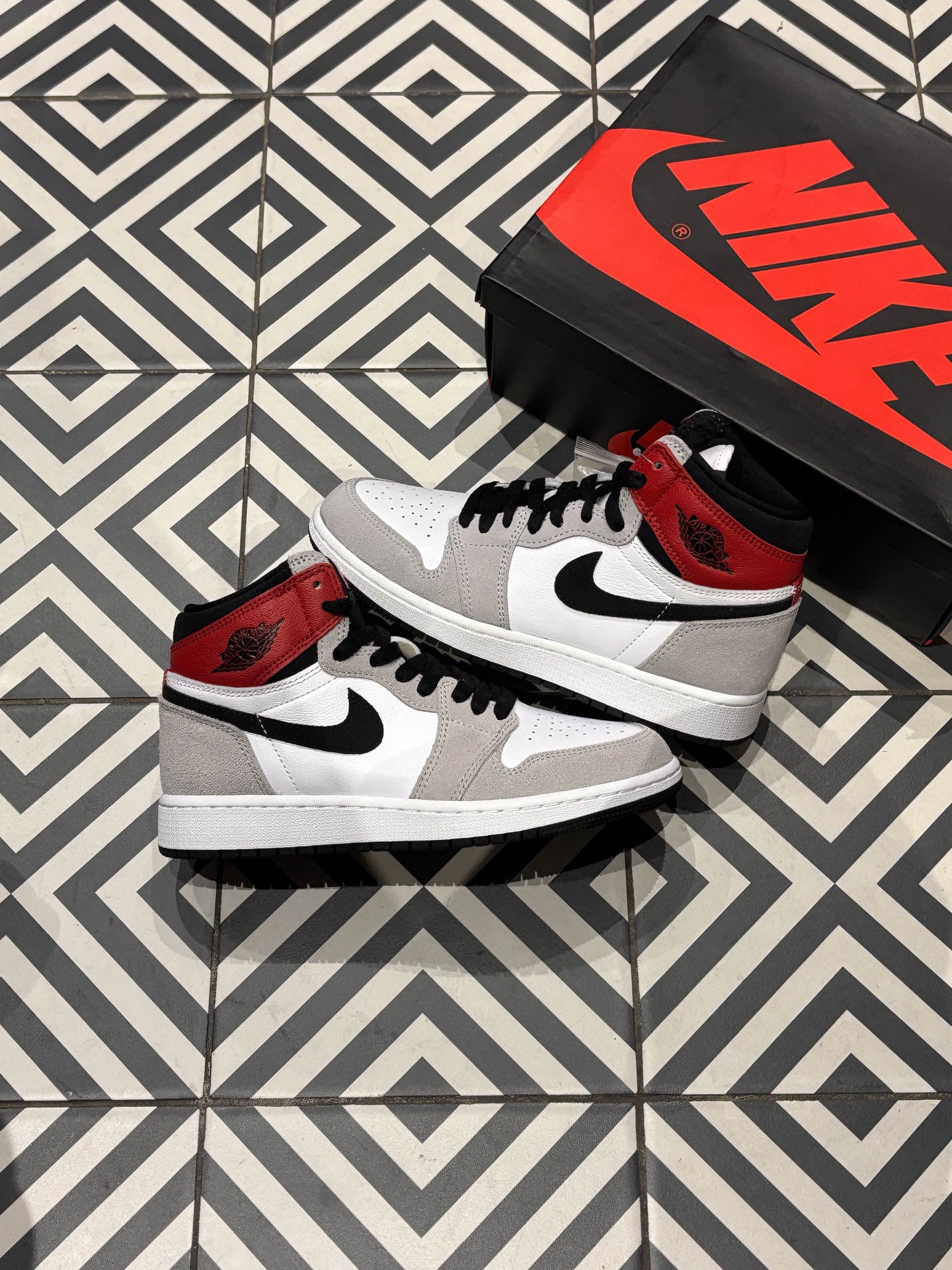 Jordan 1 High Smoke Grey GS (Taille 36,5)