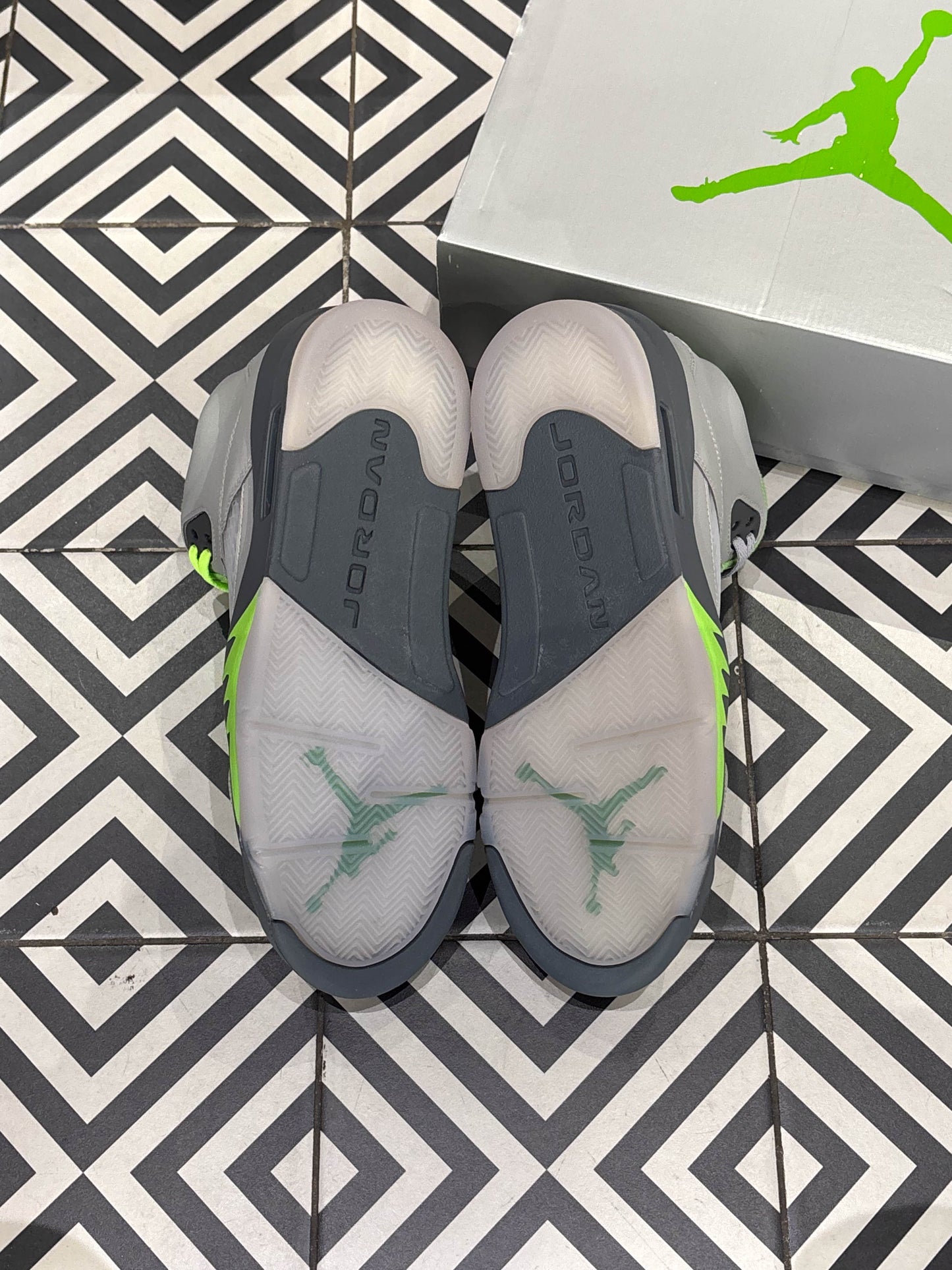 Jordan 5 green Bean (Taille 44)
