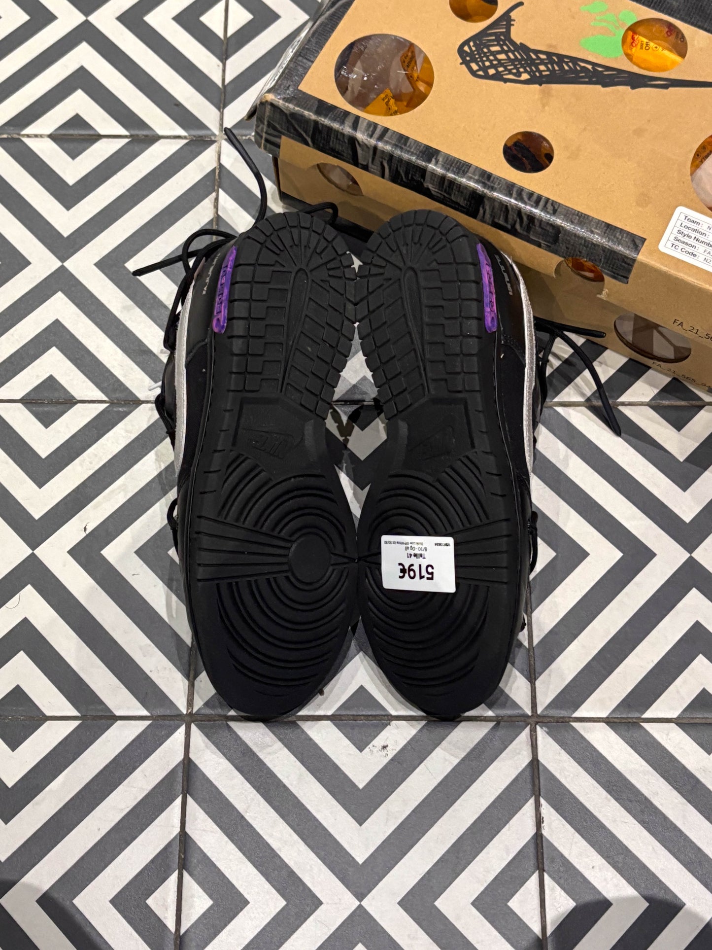 Dunk Low Off-White lot 50/50 (Taille 41)