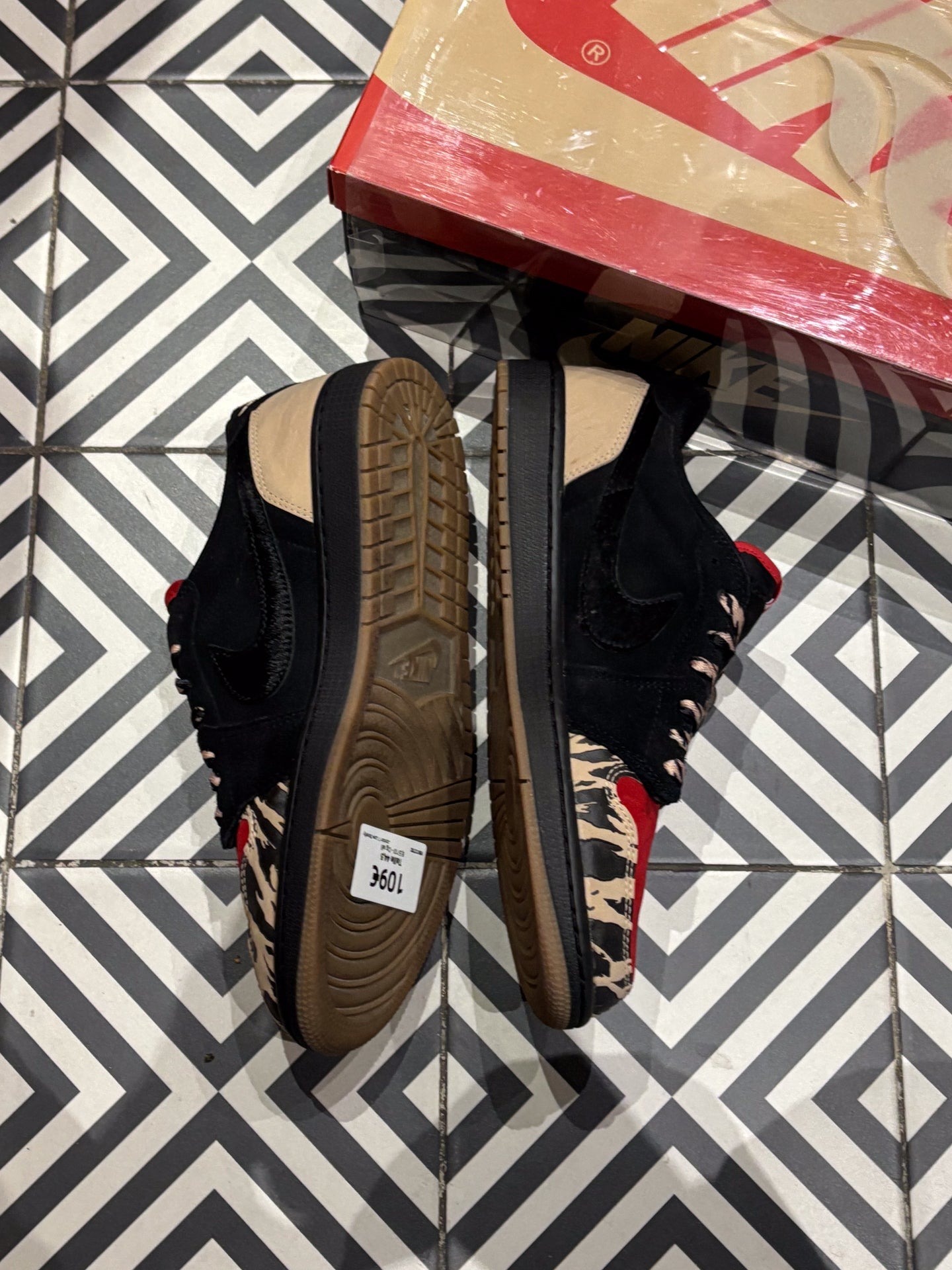 Jordan 1 Low Solefly (Taille 44,5)