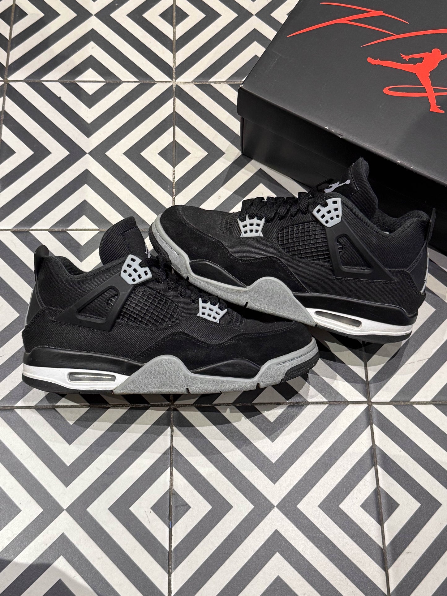 Jordan 4 Black Canvas (Taille 42)