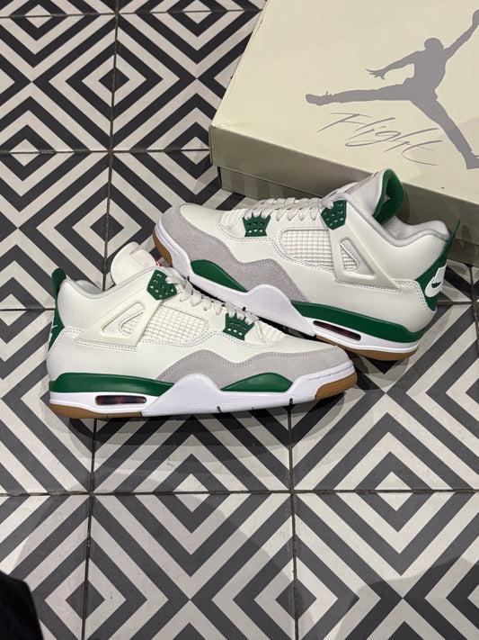 Jordan 4 SB Pine Green (Taille 44,5)
