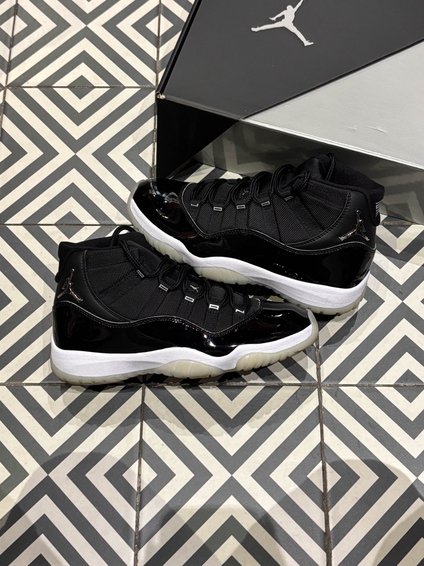Jordan 11 Jubilee (Taille 42,5)