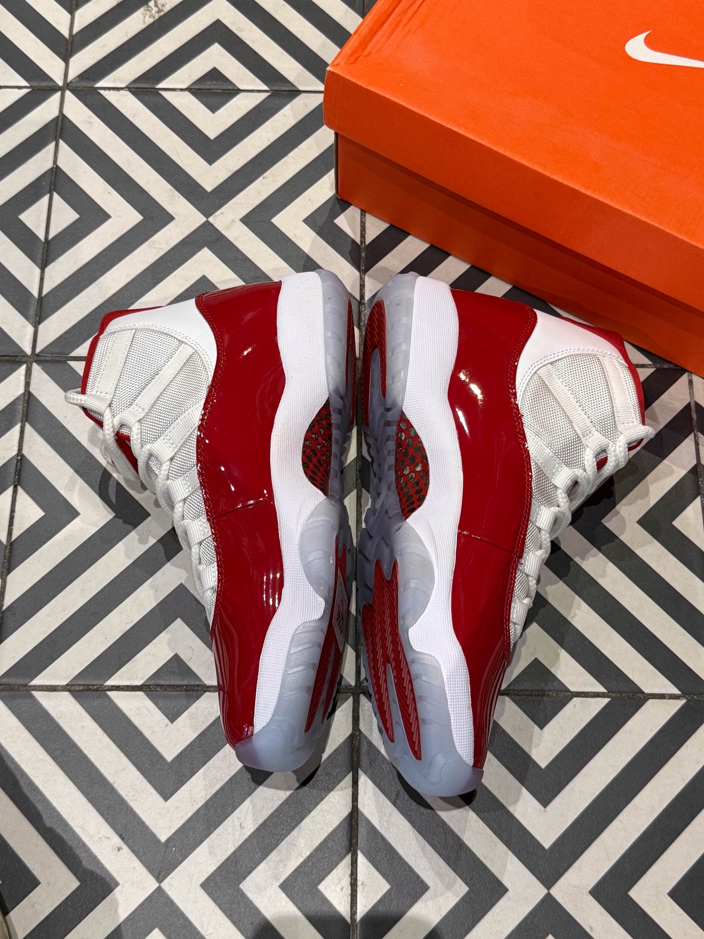 Jordan 11 Cherry (Taille 41)