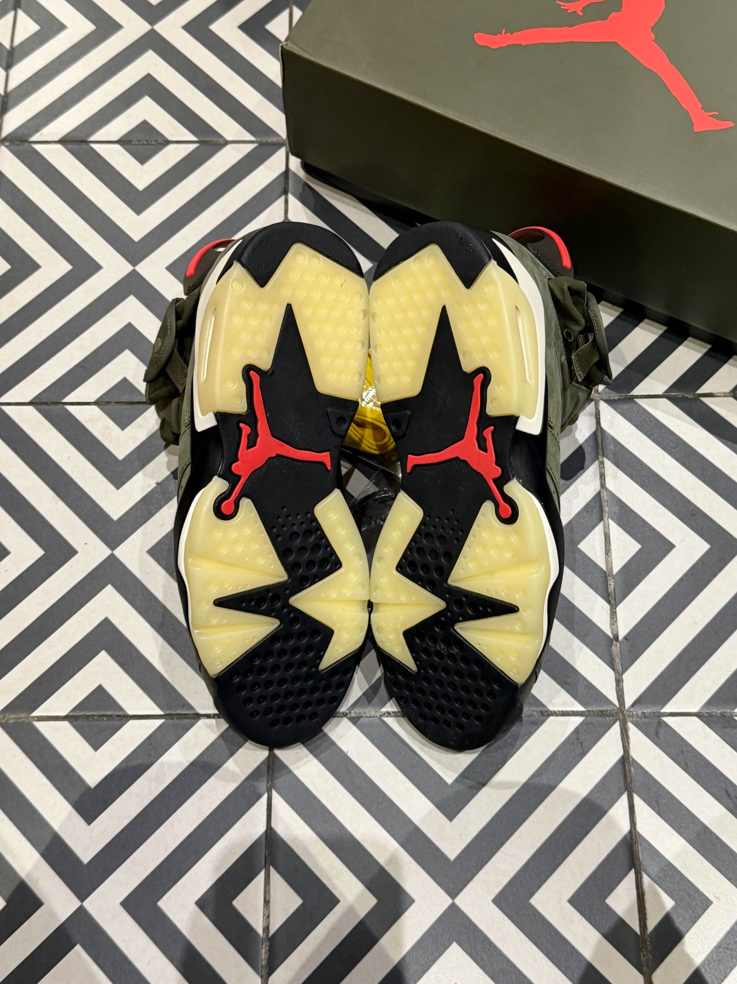 Jordan 6 Travis Scott Olive (Taille 41)
