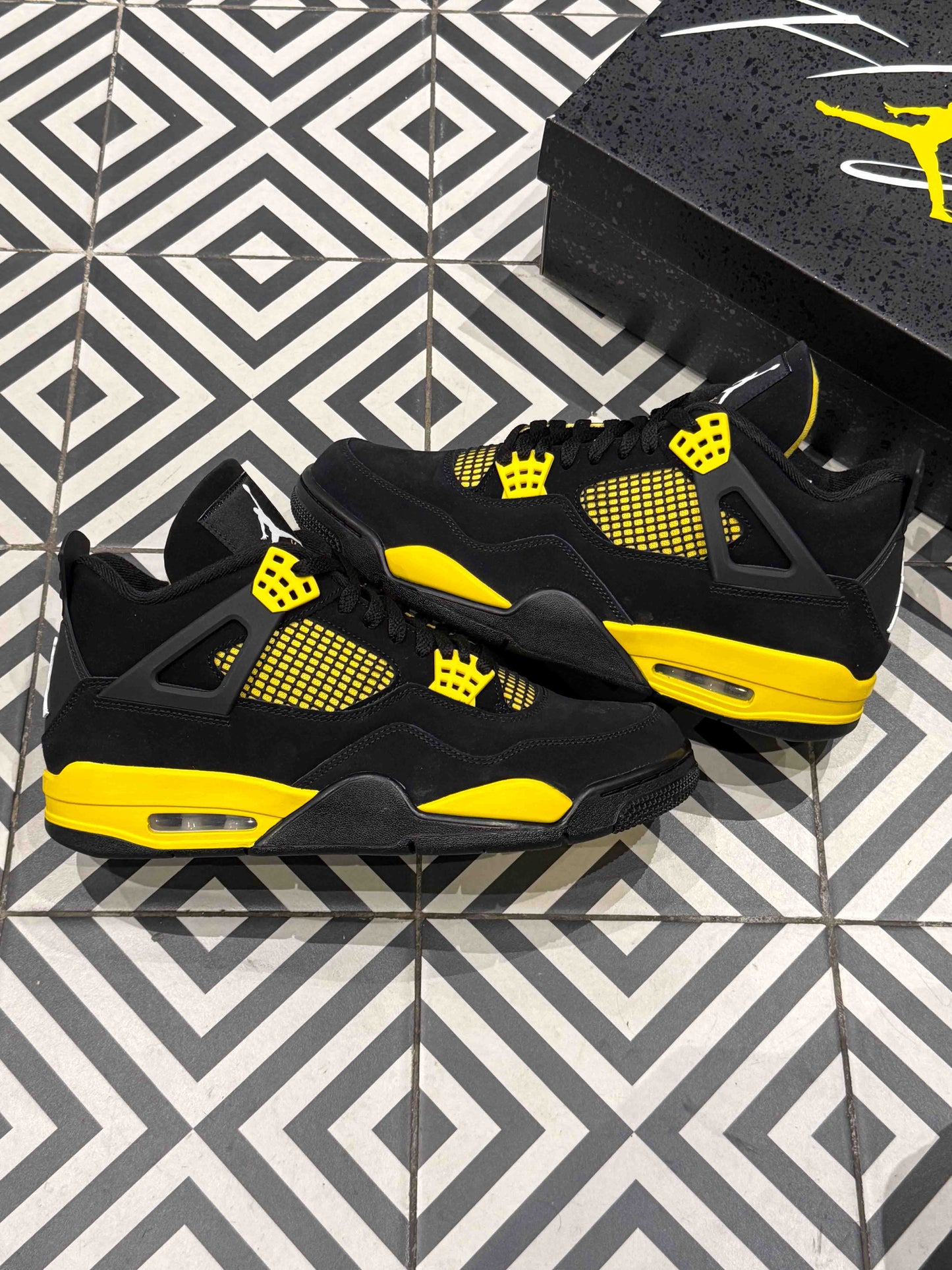 Jordan 4 Thunder (Taille 41)