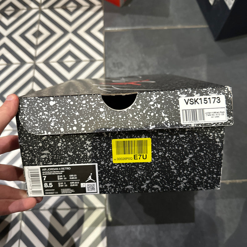Jordan 4 Military Black (Taille 40)