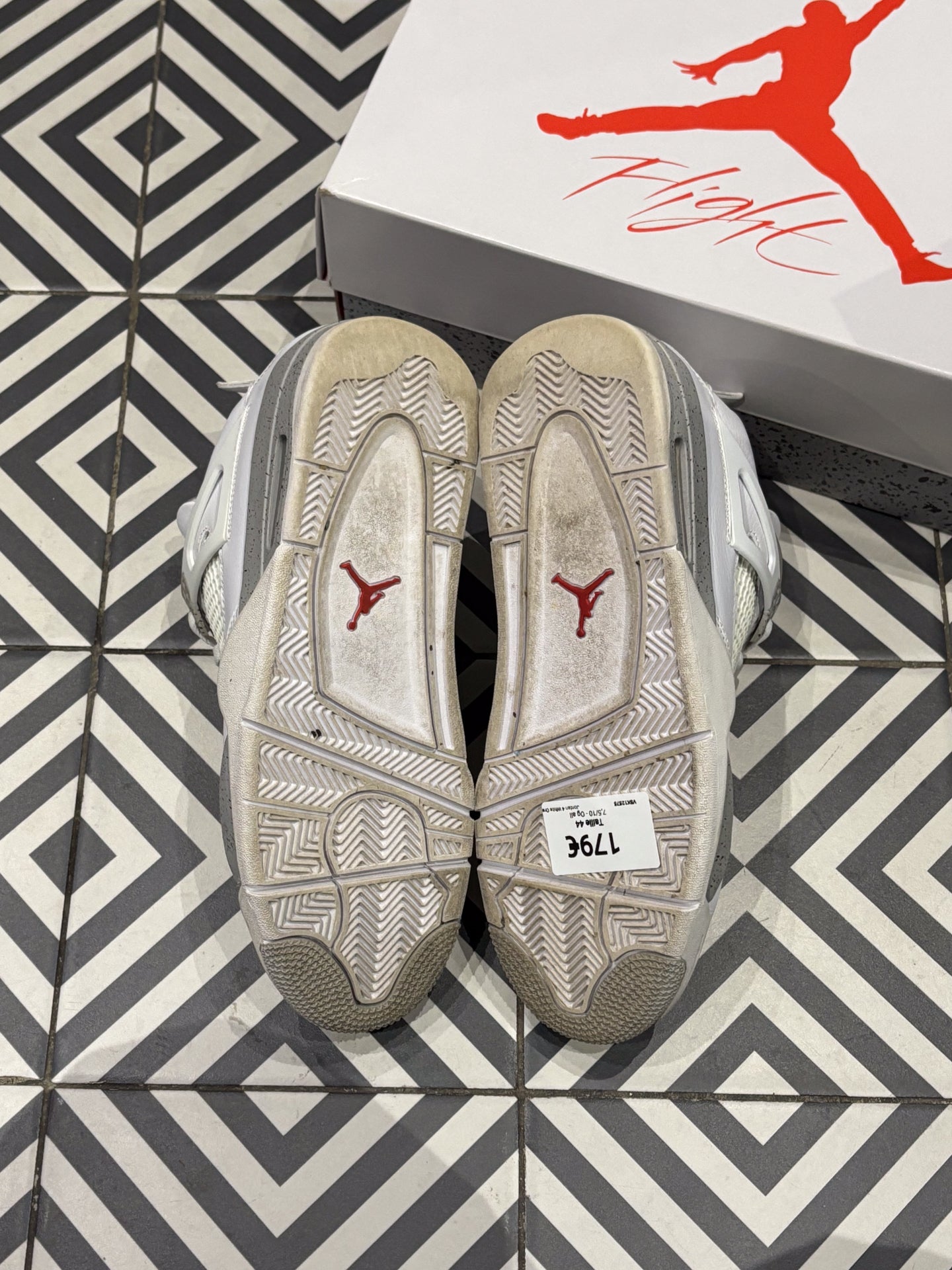 Jordan 4 White Oreo (Taille 44)