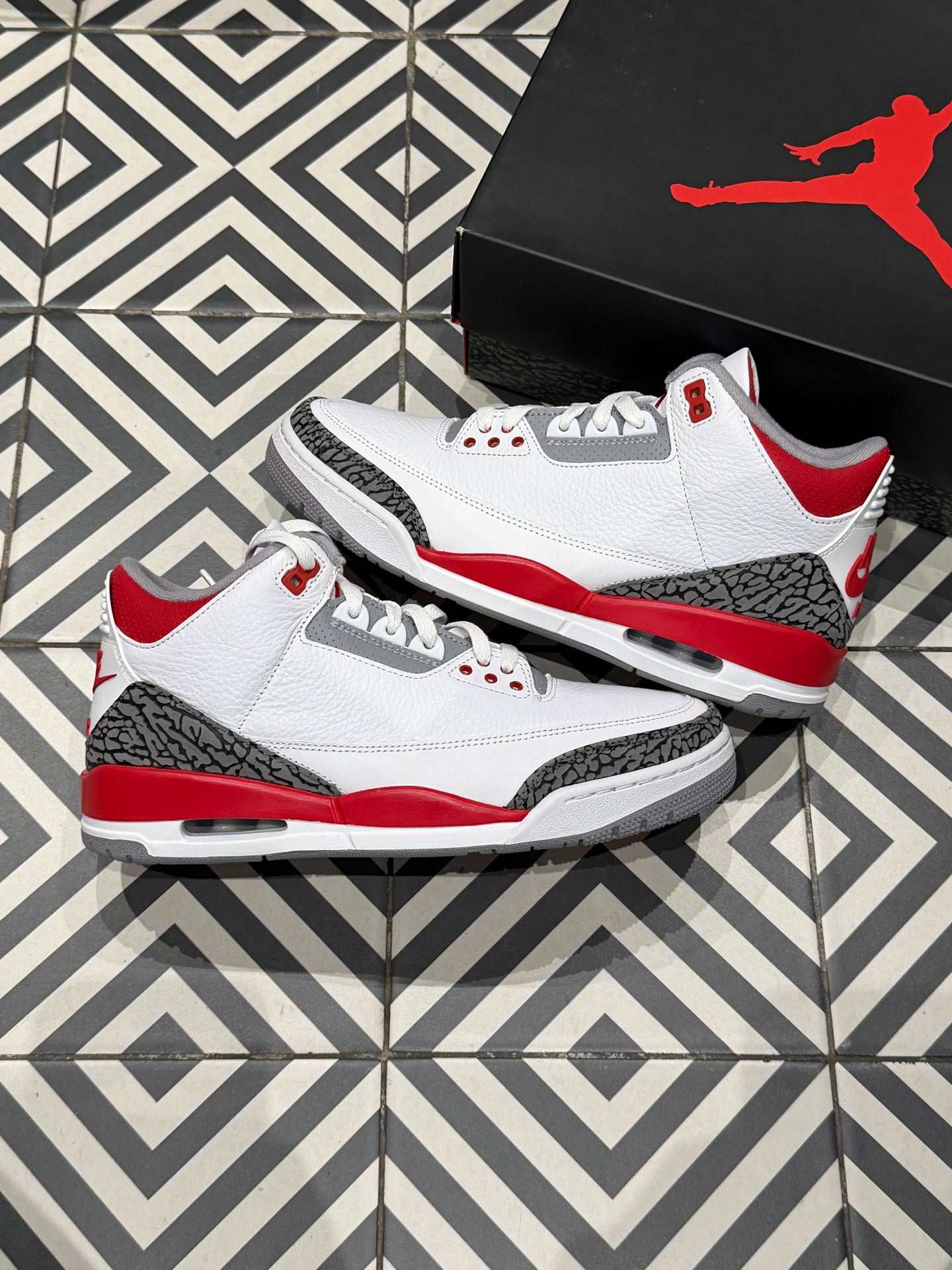 Jordan 3 Fire red (Taille 43)
