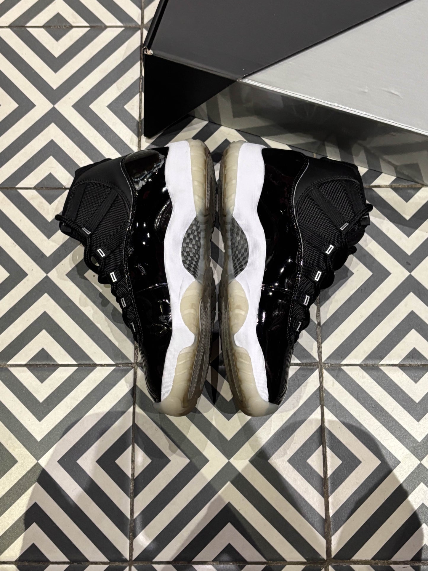 Jordan 11 Jubilee (Taille 42,5)