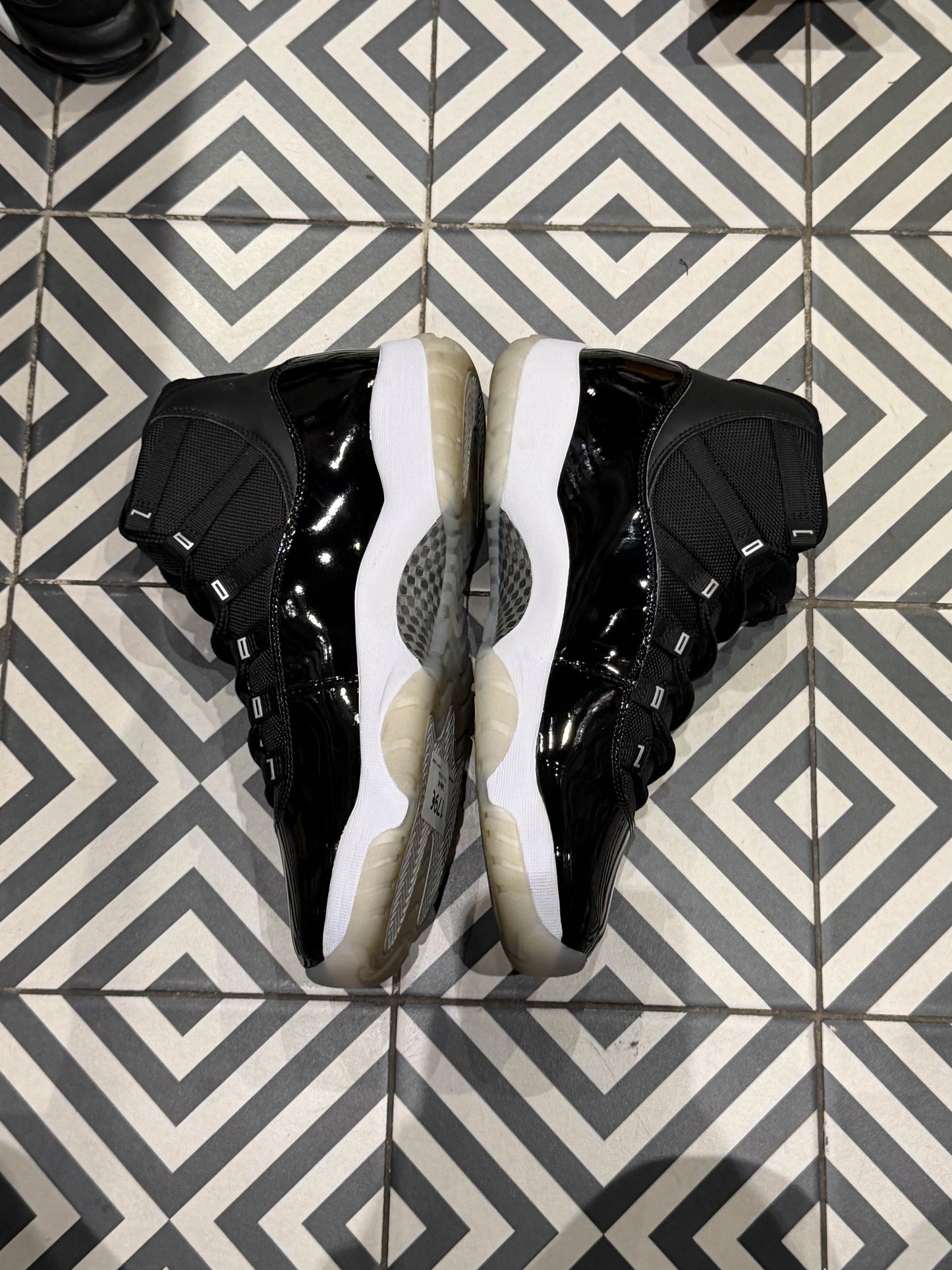 Jordan 11 Jubilee (Taille 45)