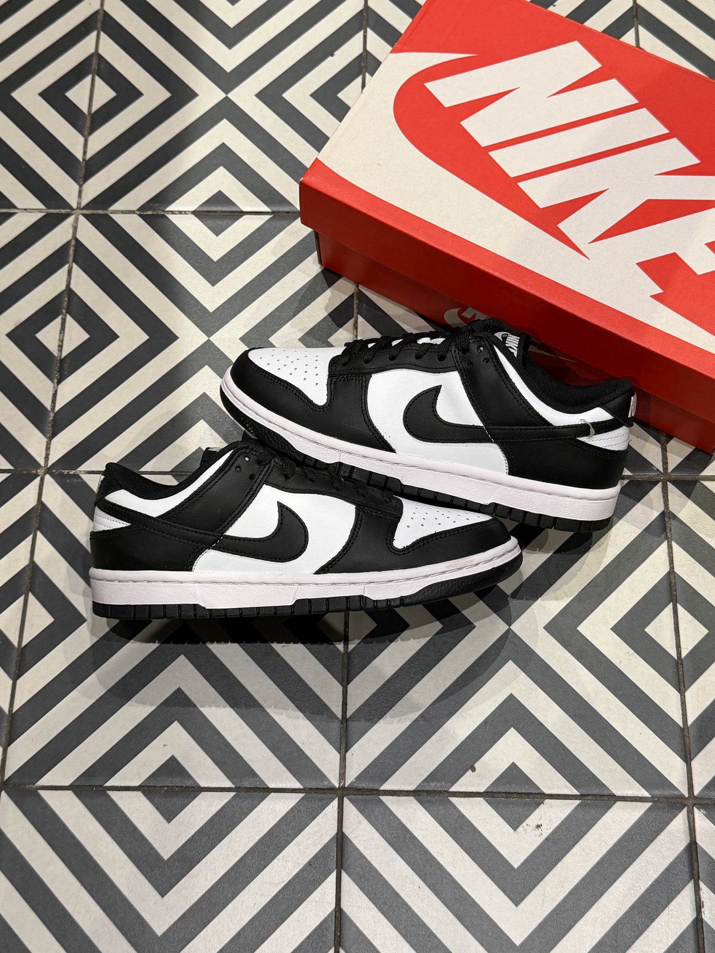 Dunk low Panda (Taille 37,5)