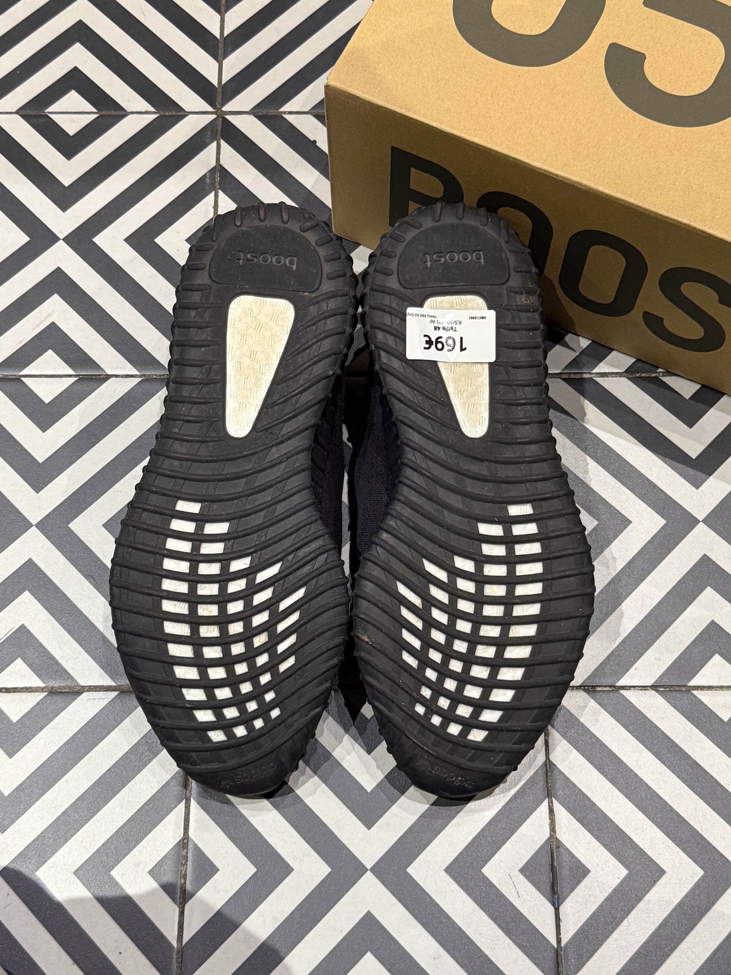 Yeezy 350 V2 Onyx (Taille 48)