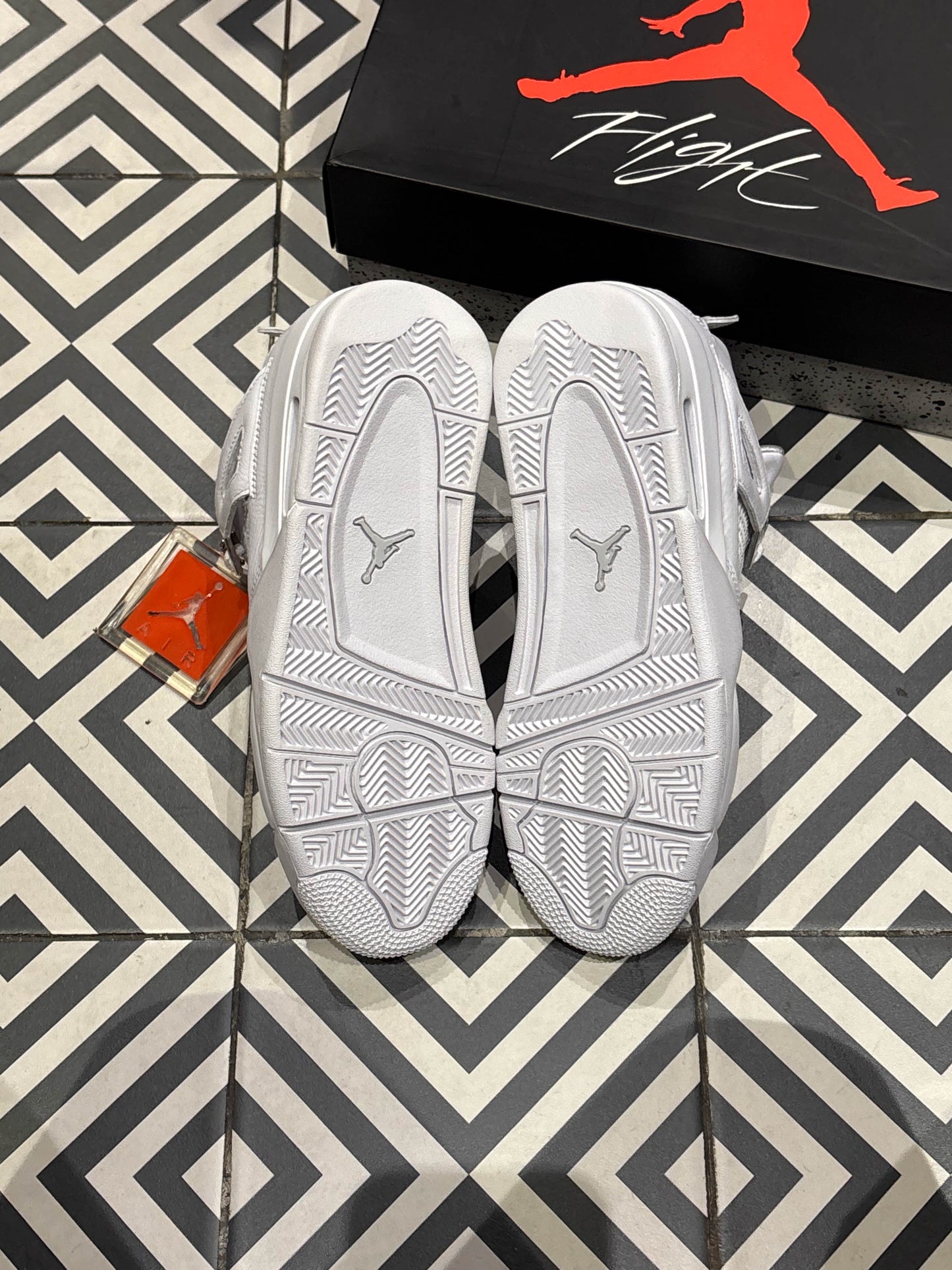 Jordan 4 Pure Money (Taille 41)