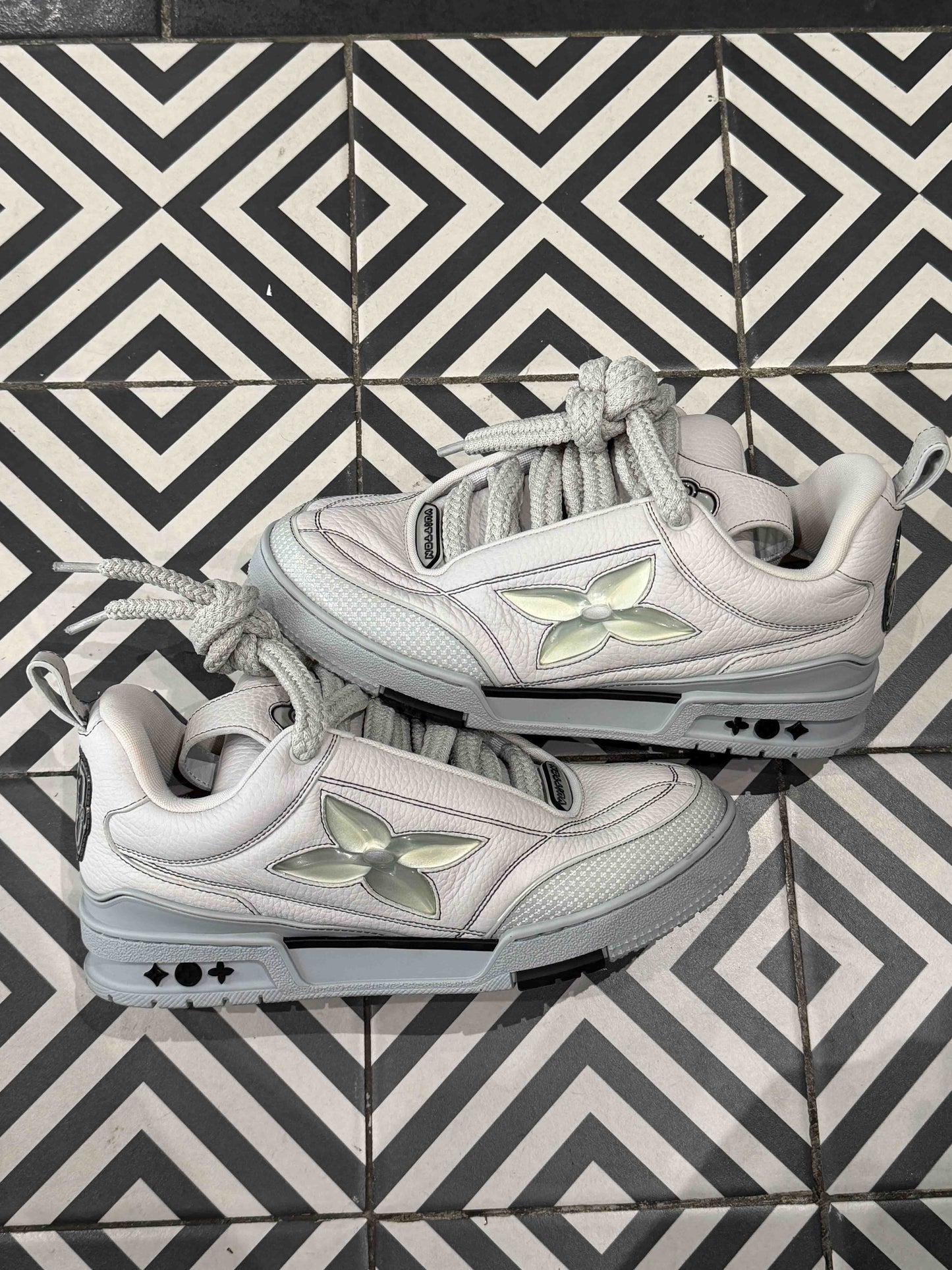 Louis Vuitton Skate Grey (Taille 42)