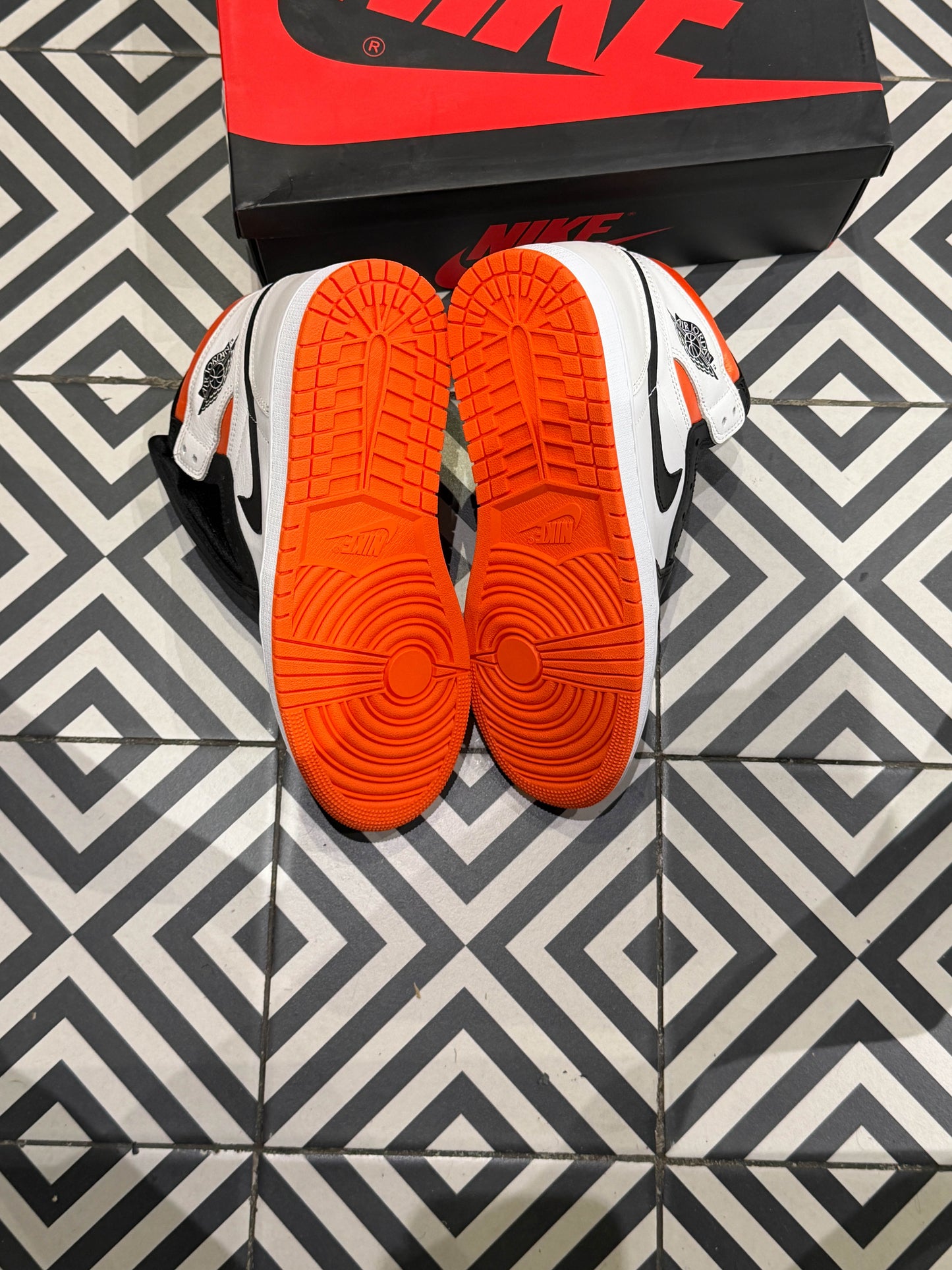 Jordan 1 Electro orange (Taille 41)