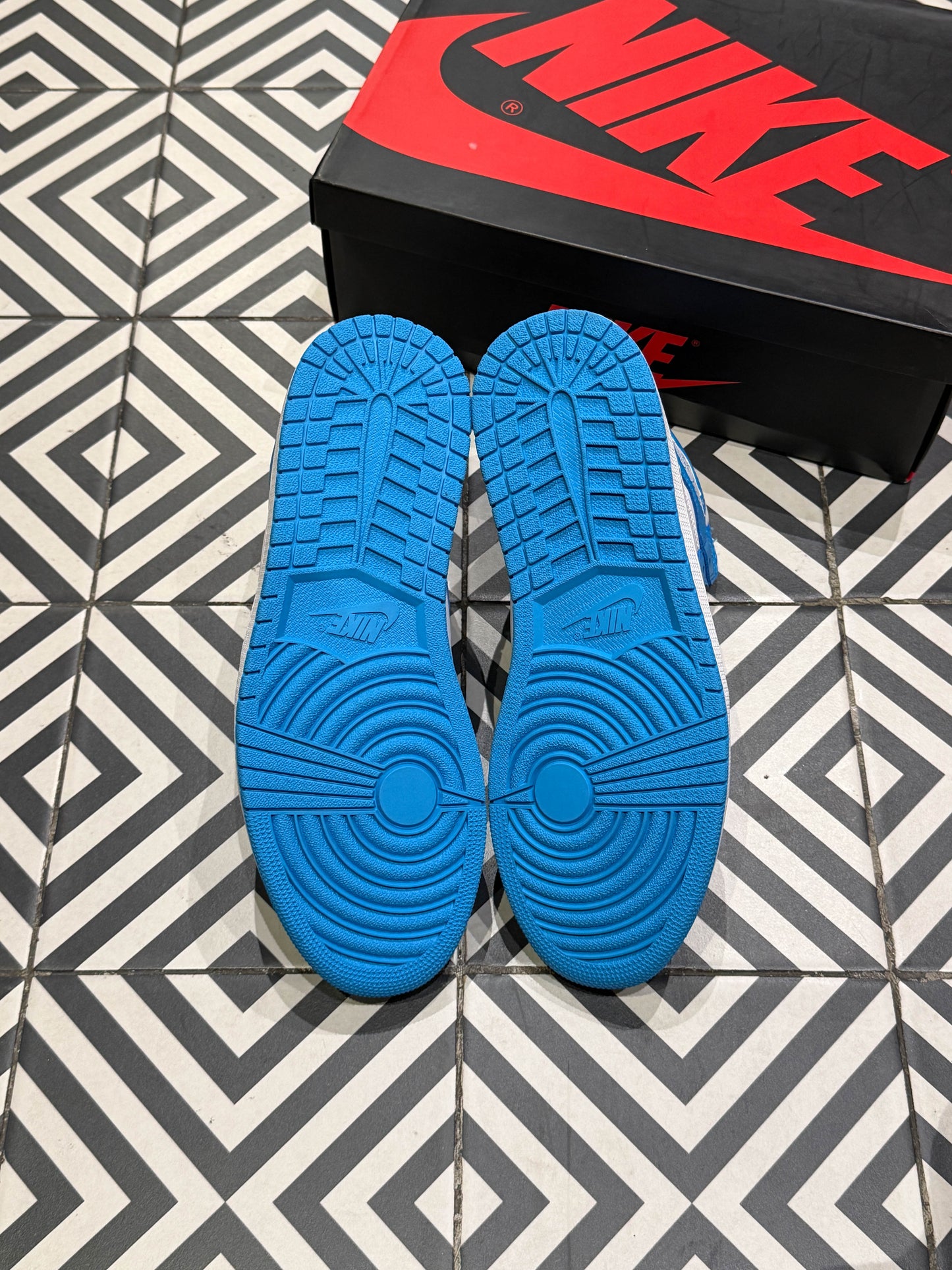 Jordan 1 High UNC (Taille 45)