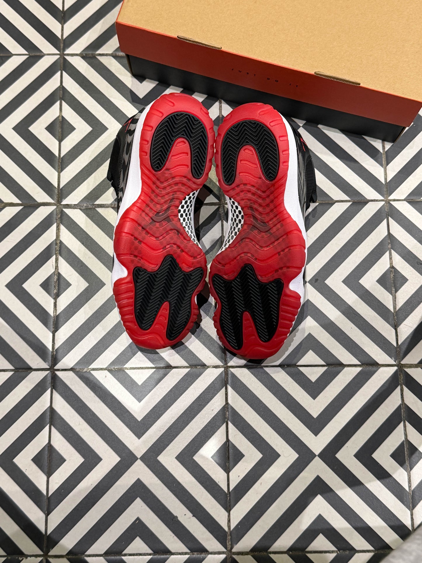 Jordan 11 Bred (Taille 42)