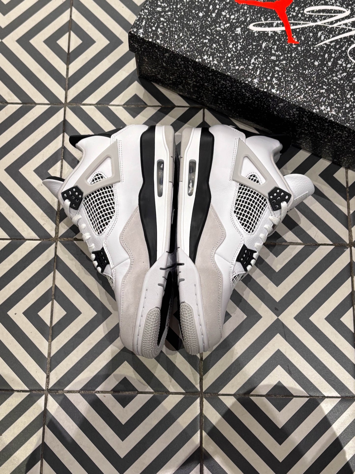 Jordan 4 Military Black (Taille 45)