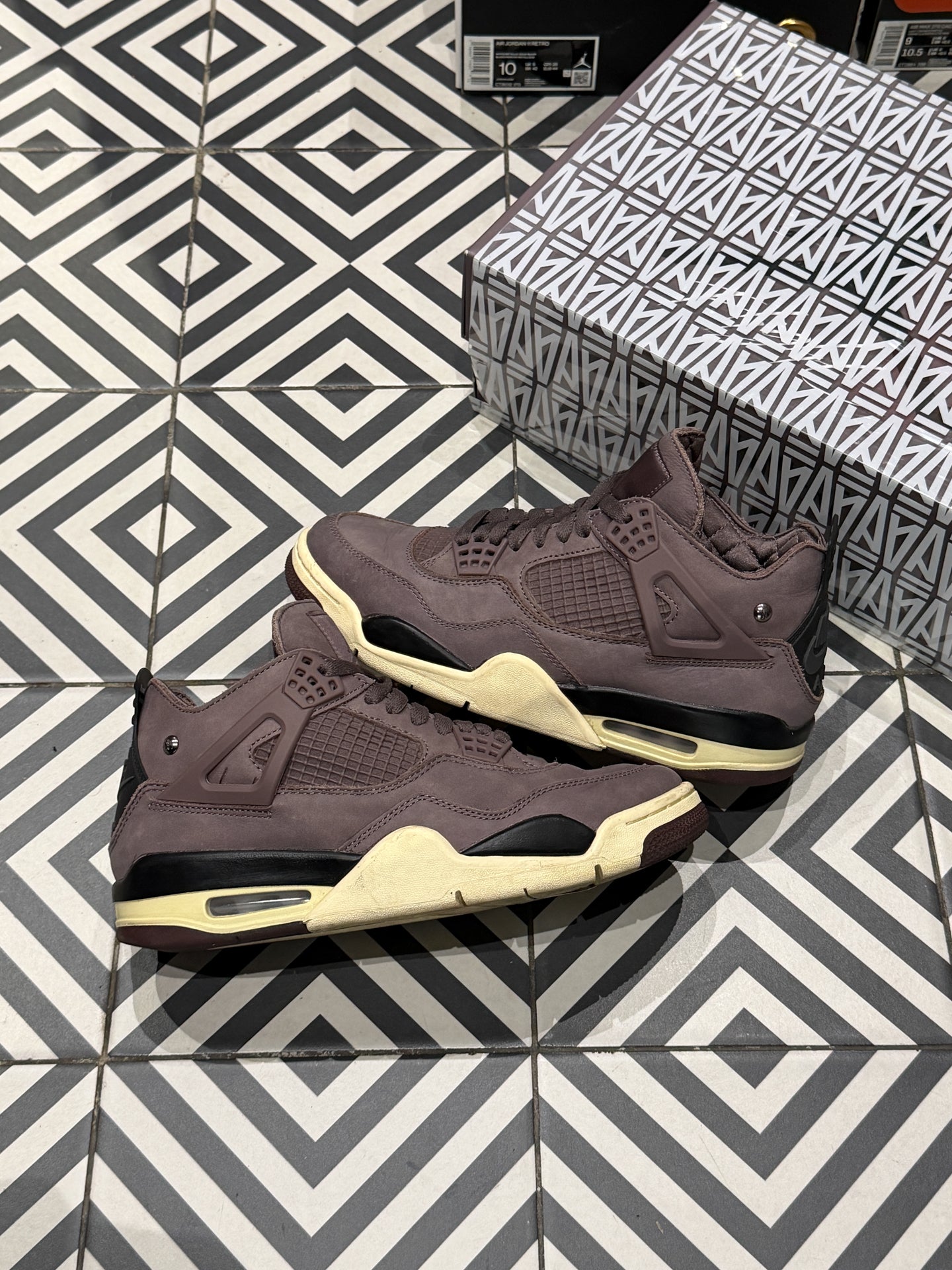 Jordan 4 A MA Maniere (Taille 41)