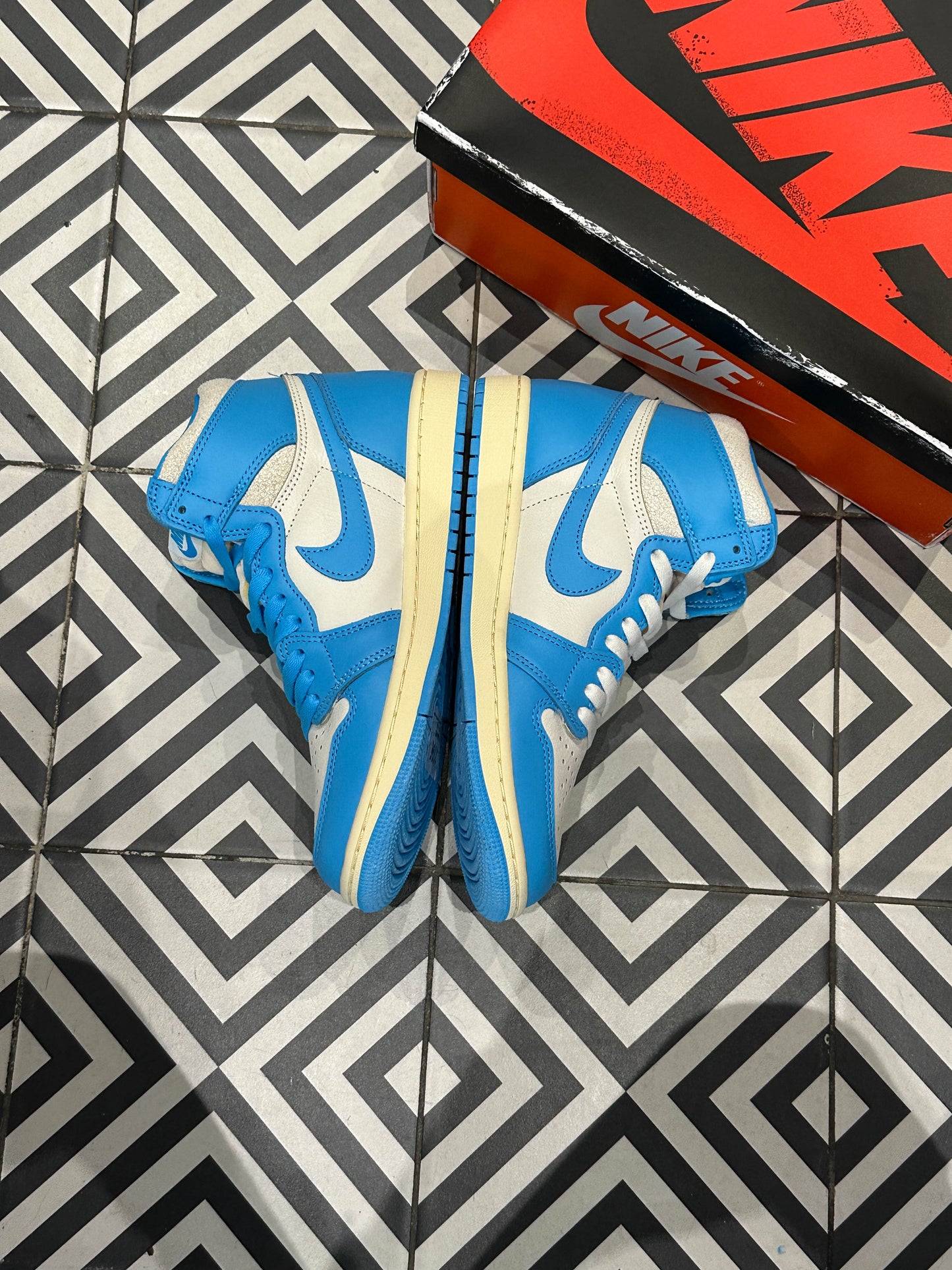 Jordan 1 High UNC Reimagined (Taille 40,5)