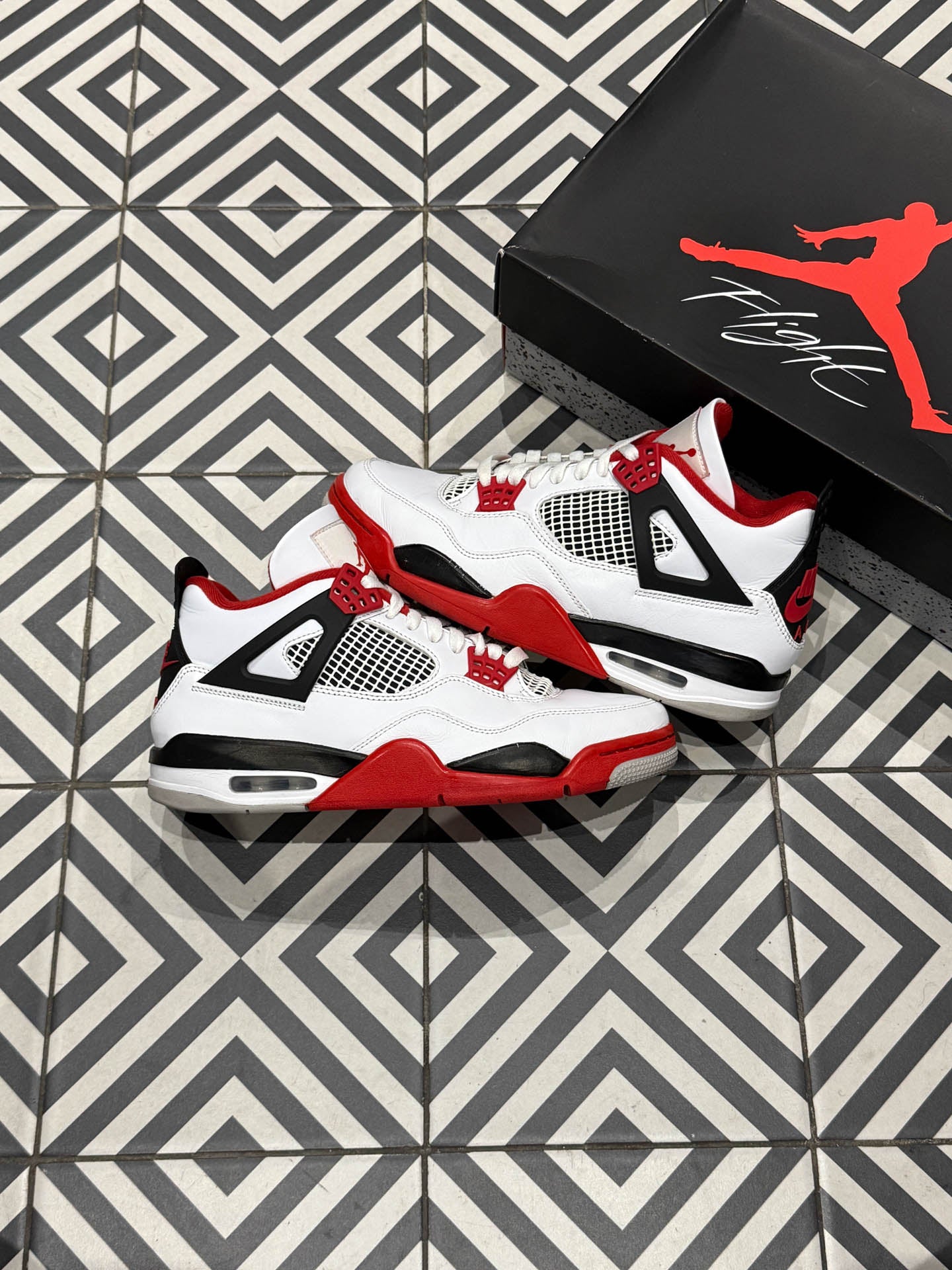 Jordan 4 Fire Red (Taille 42)