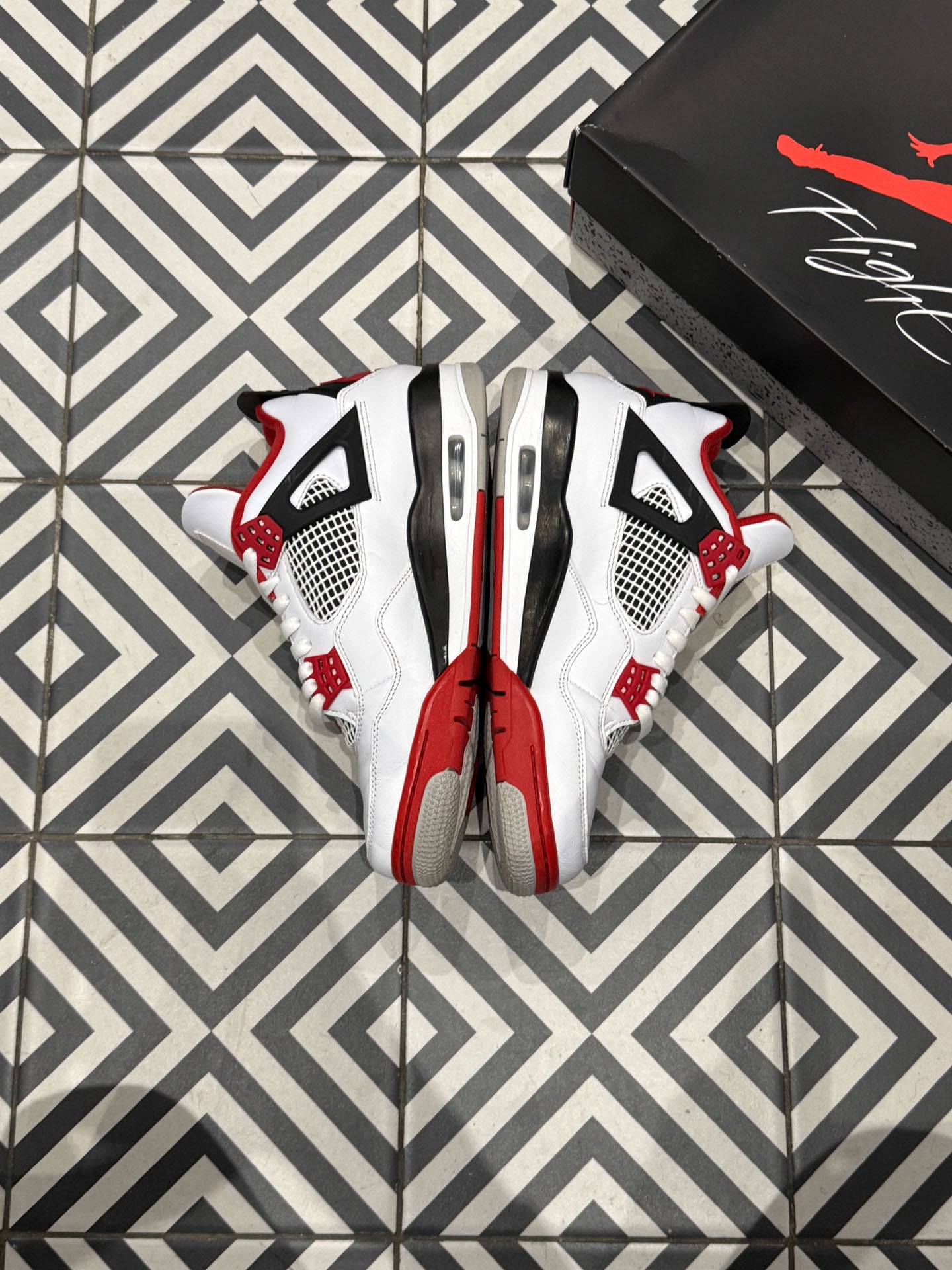 Jordan 4 Fire Red (Taille 42)