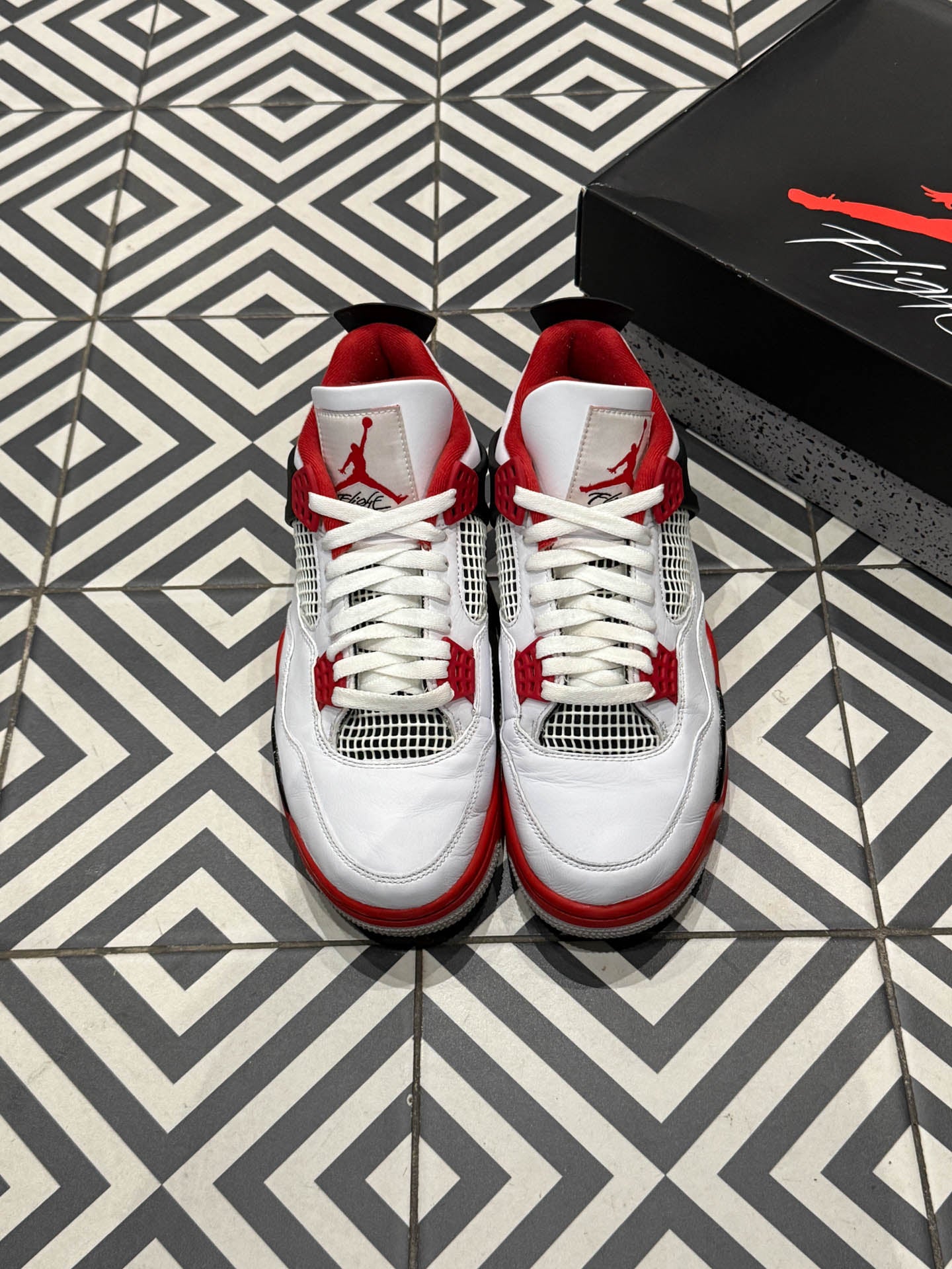 Jordan 4 Fire Red (Taille 42)