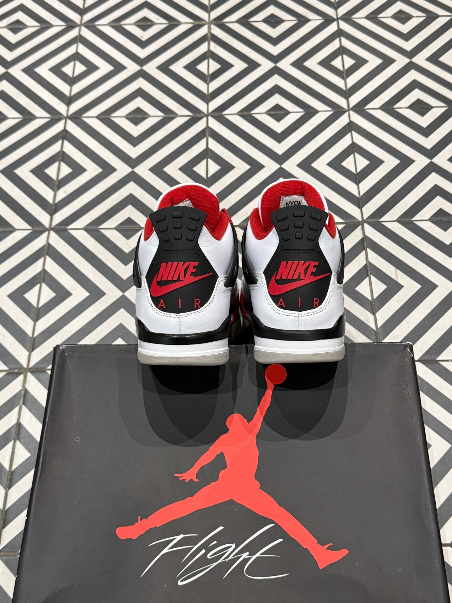 Jordan 4 Fire Red (Taille 42)