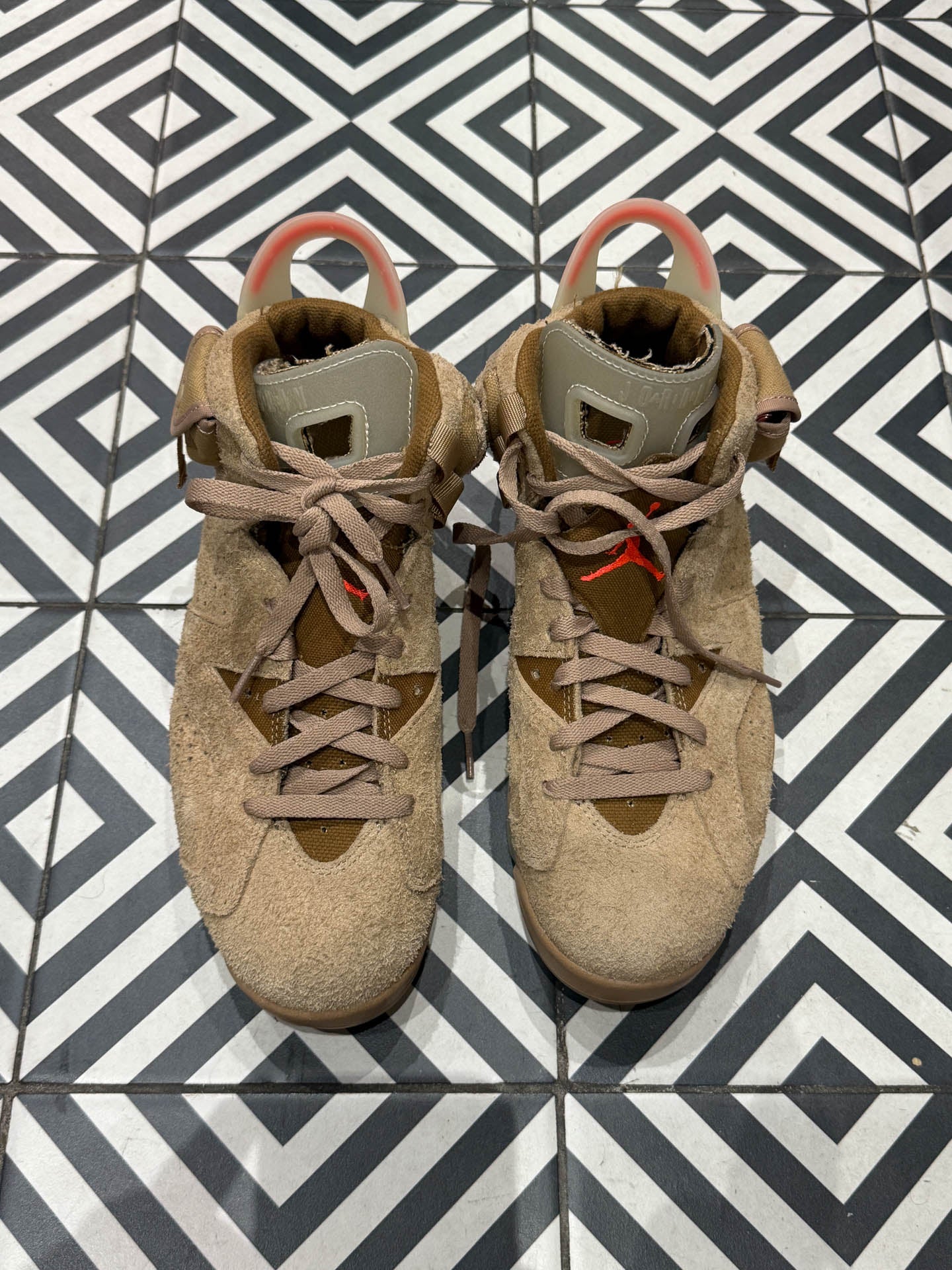 Jordan 6 Travis Scott British Kaki (Taille 40,5)