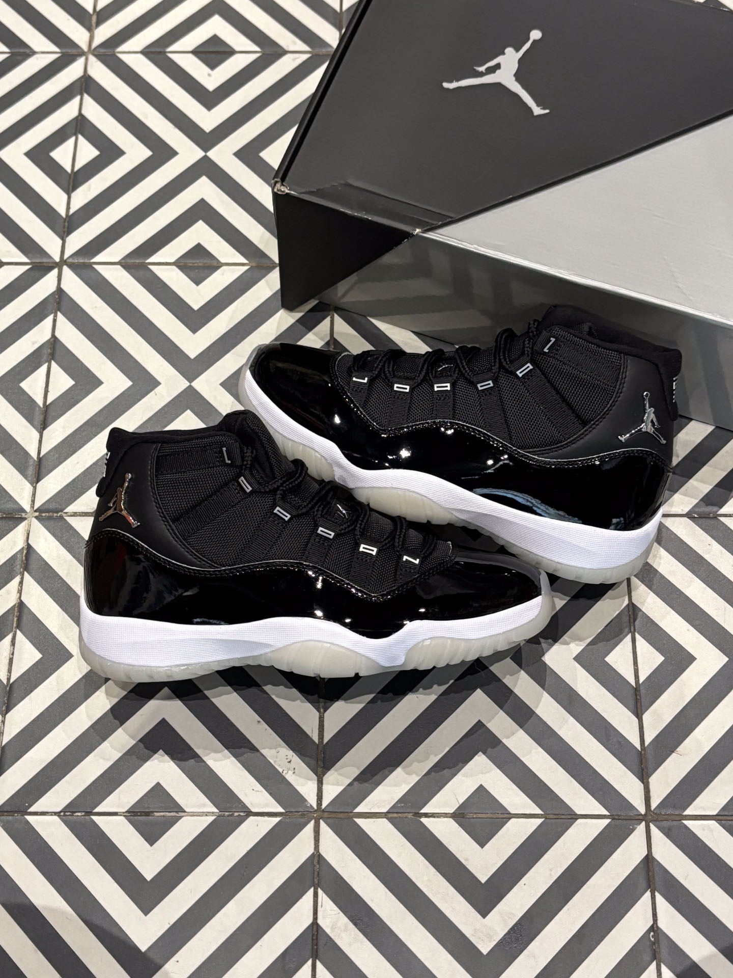 Jordan 11 Jubilee (Taille 42)