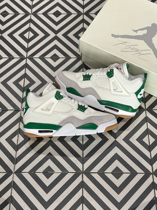 Jordan 4 SB Pine Green (Taille 38,5)