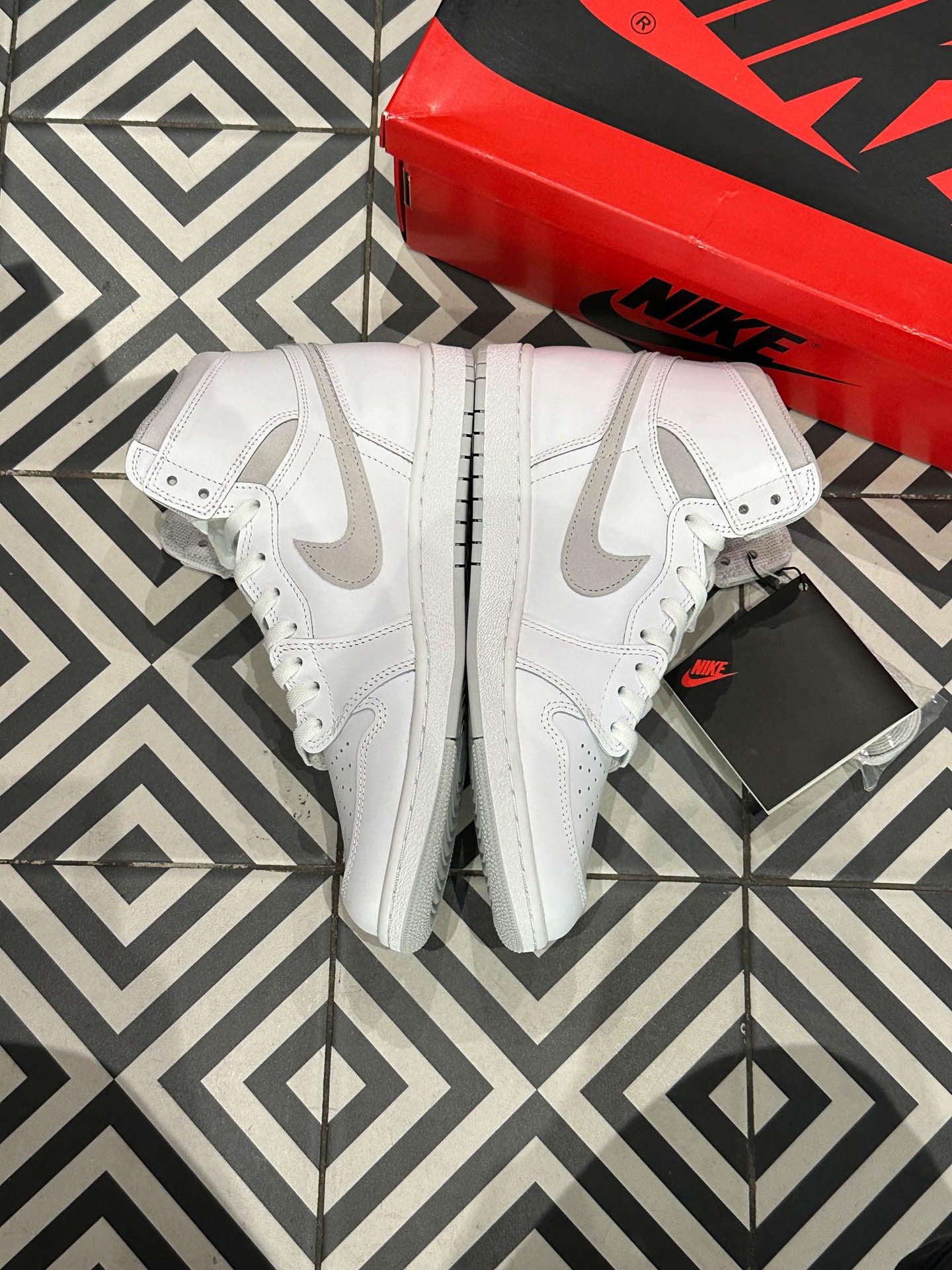 Jordan 1 High 85 Neutral grey (Taille 44,5)