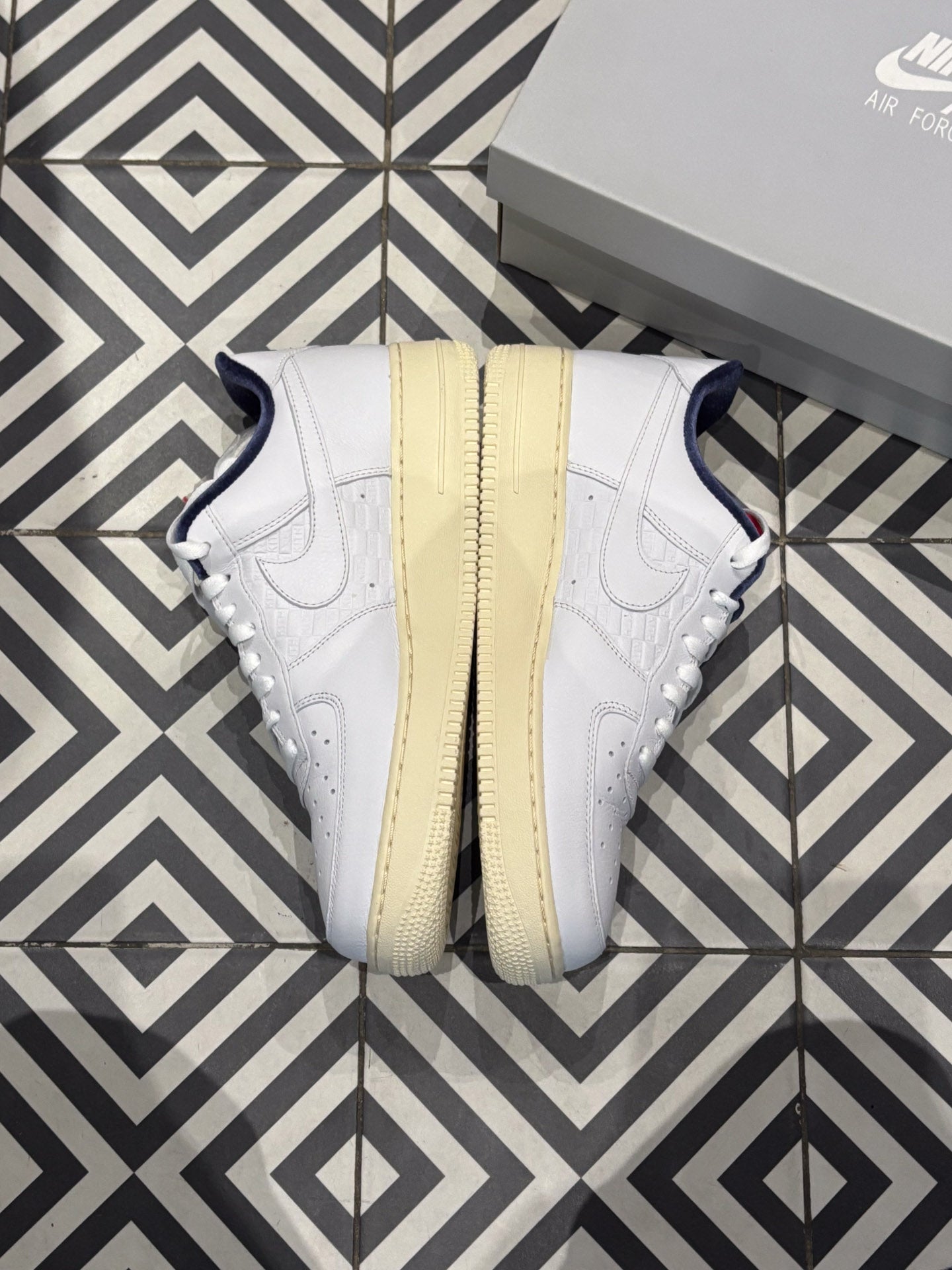 Air Force 1 Kith Paris (Taille 44,5)