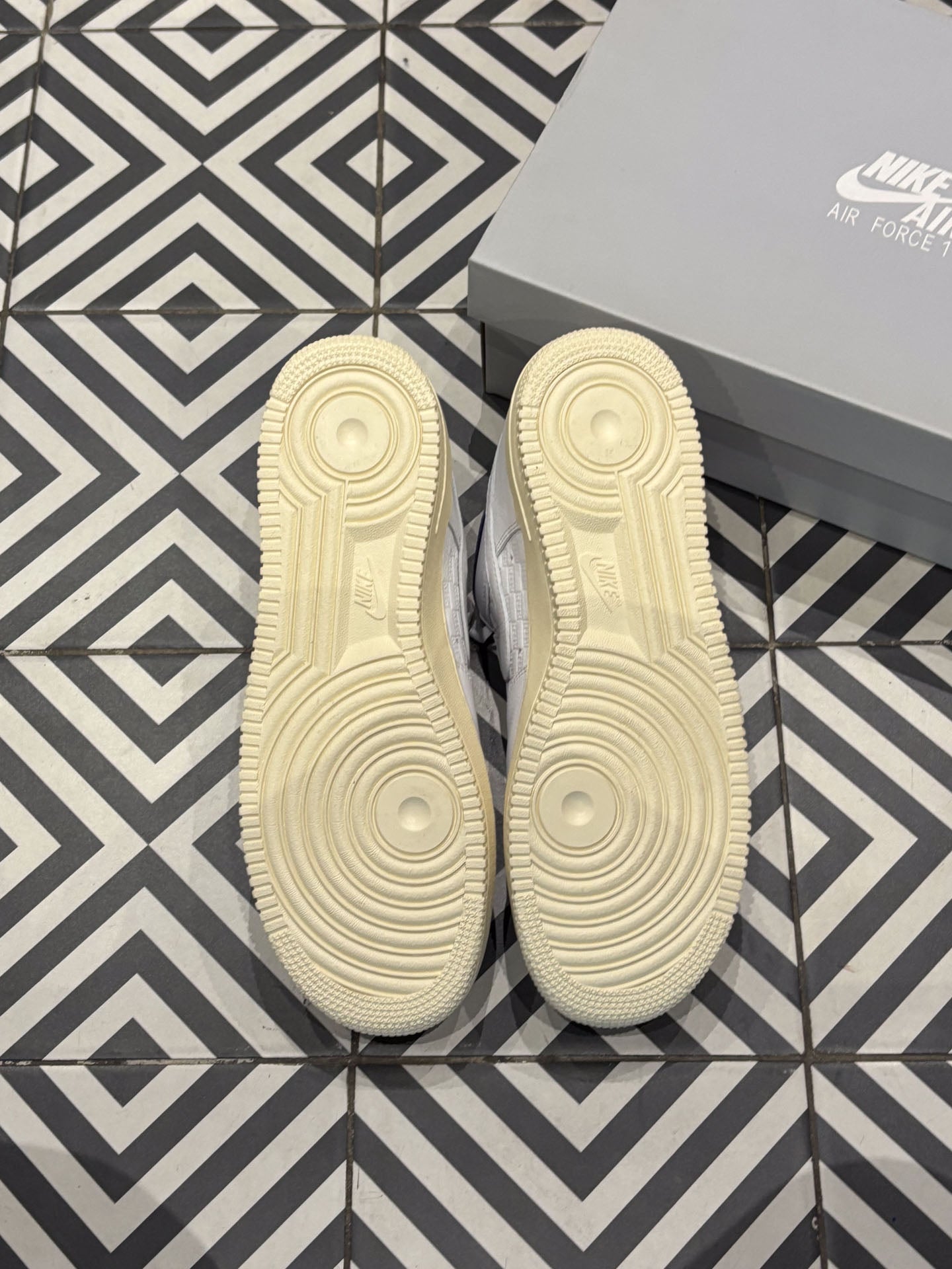 Air Force 1 Kith Paris (Taille 44,5)