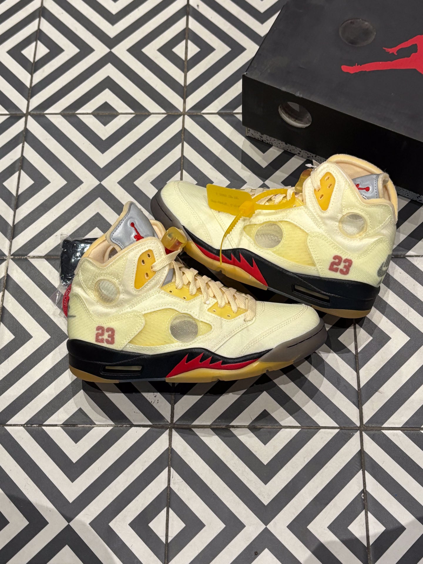 Jordan 5 Off-White Sail (Taille 40)