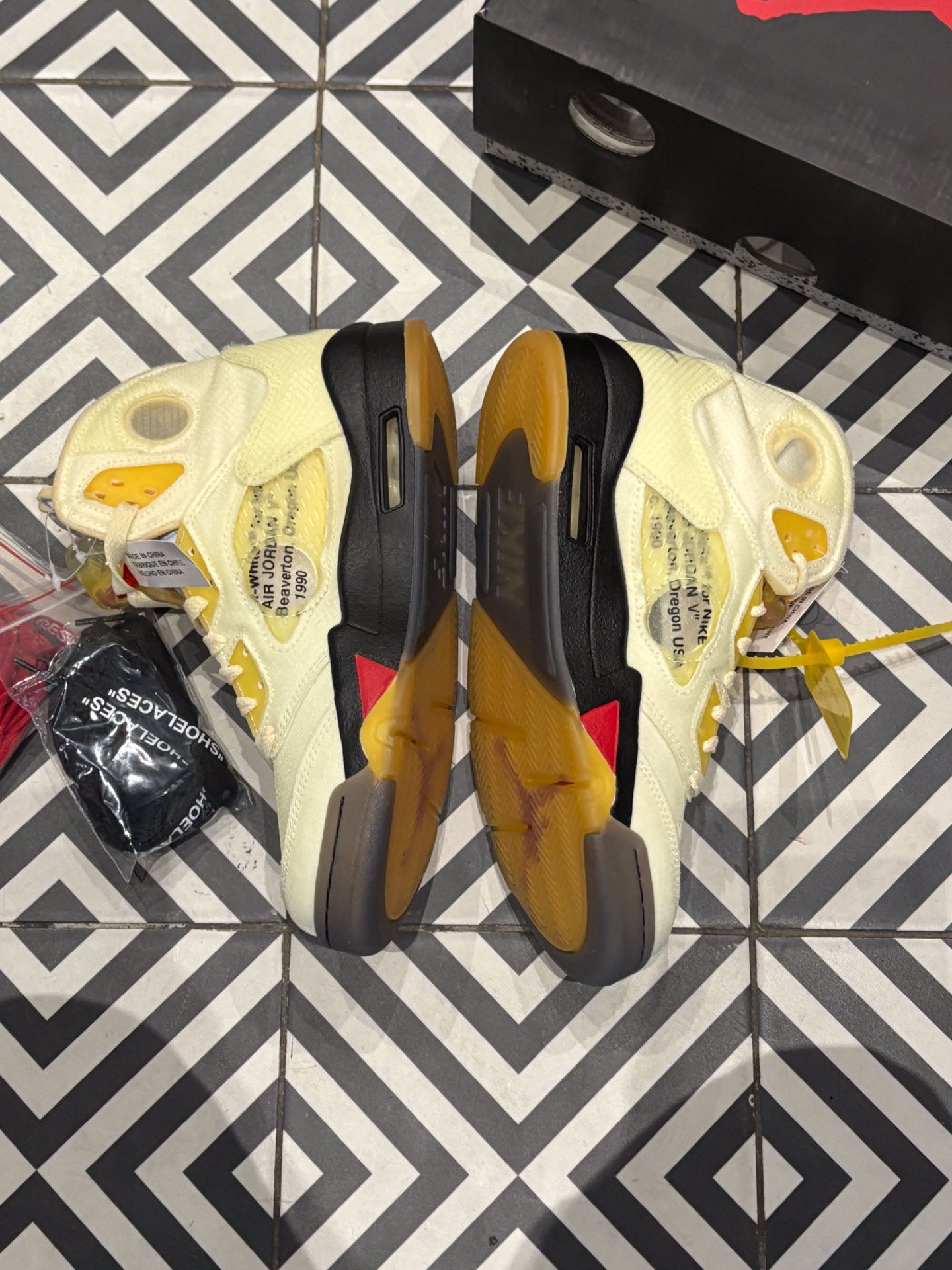 Jordan 5 Off-White Sail (Taille 40)