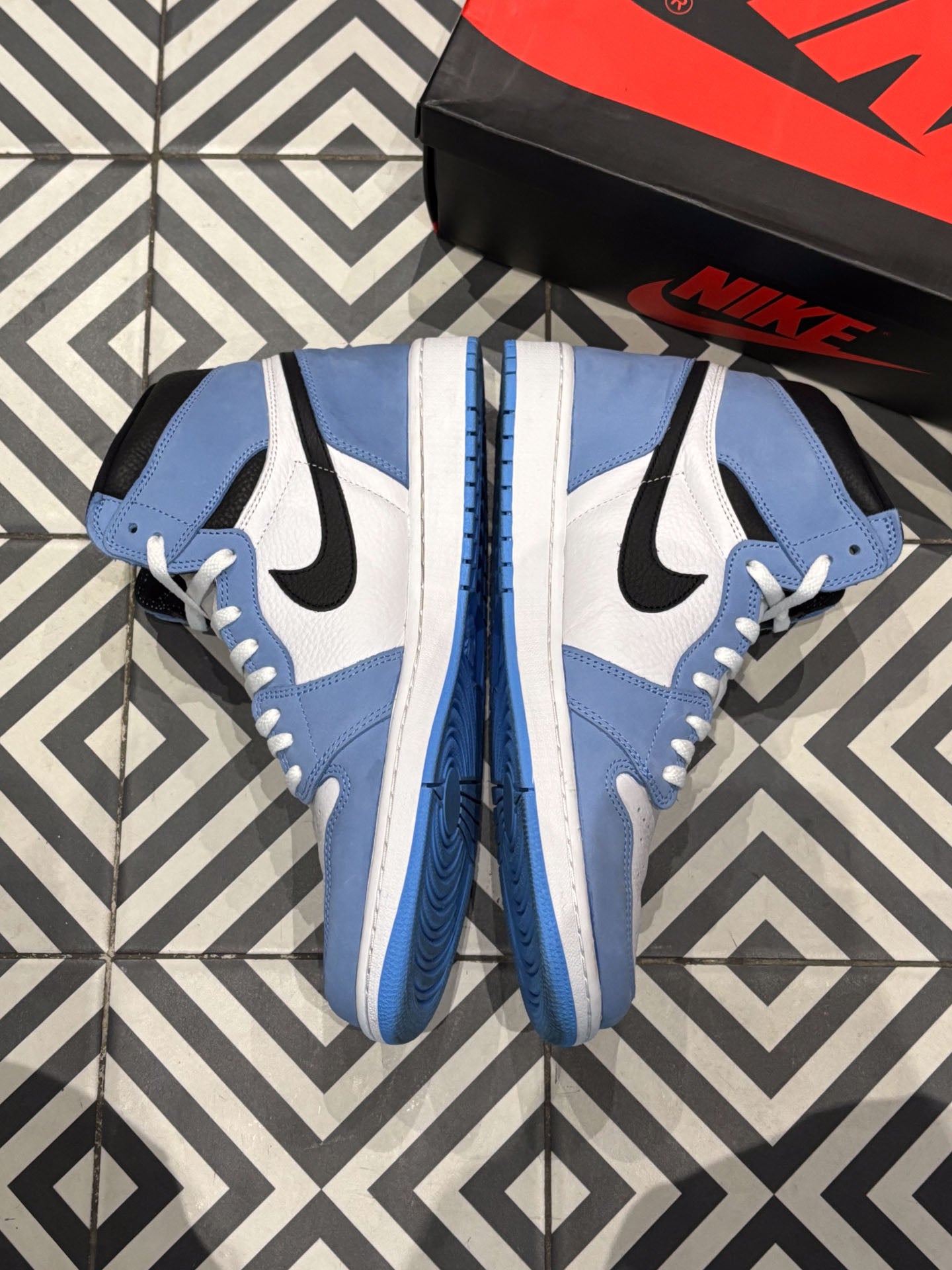 Jordan 1 High University Blue (Taille 47,5)