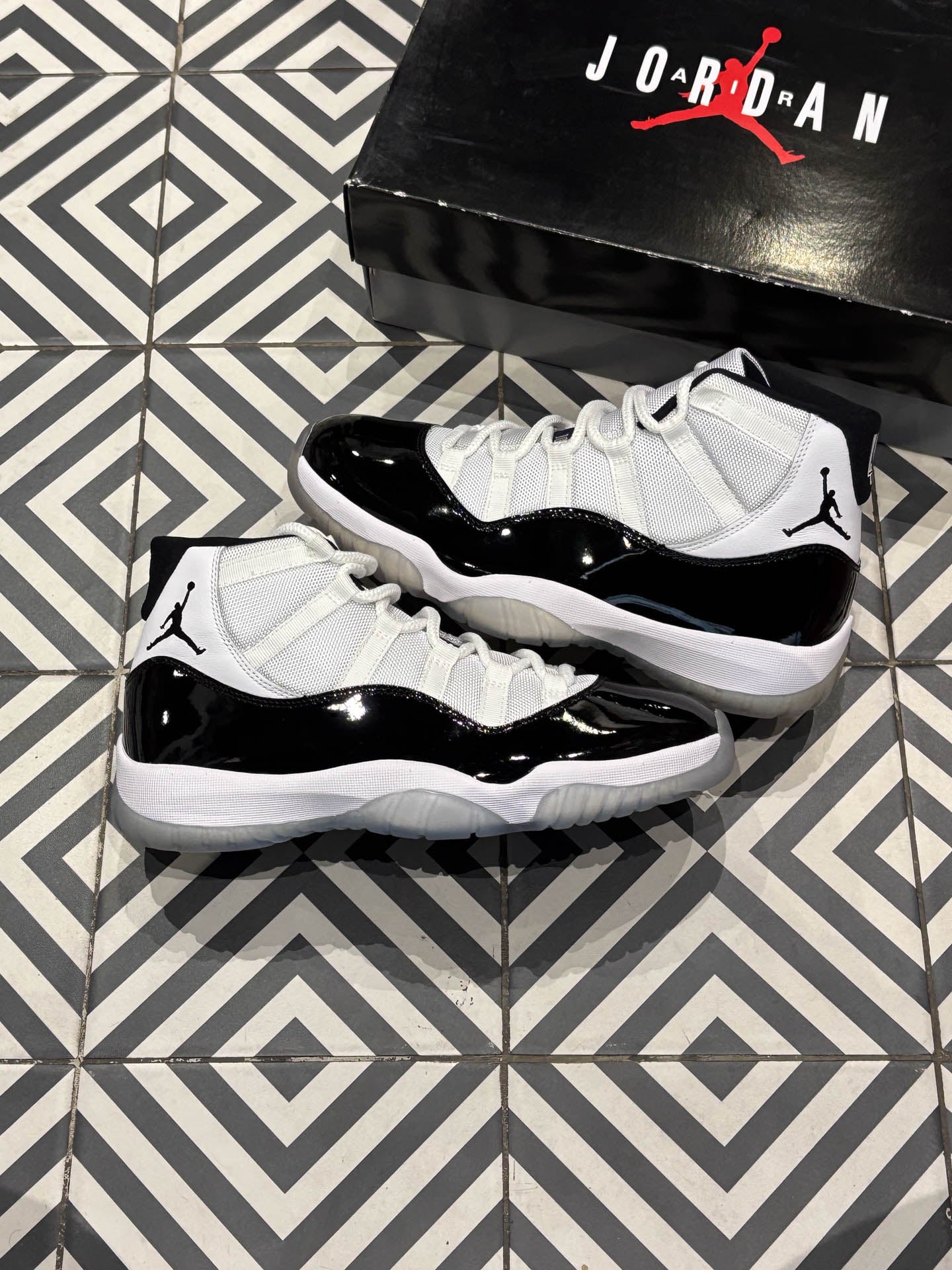 Jordan 11 Concord (Taille 42,5)