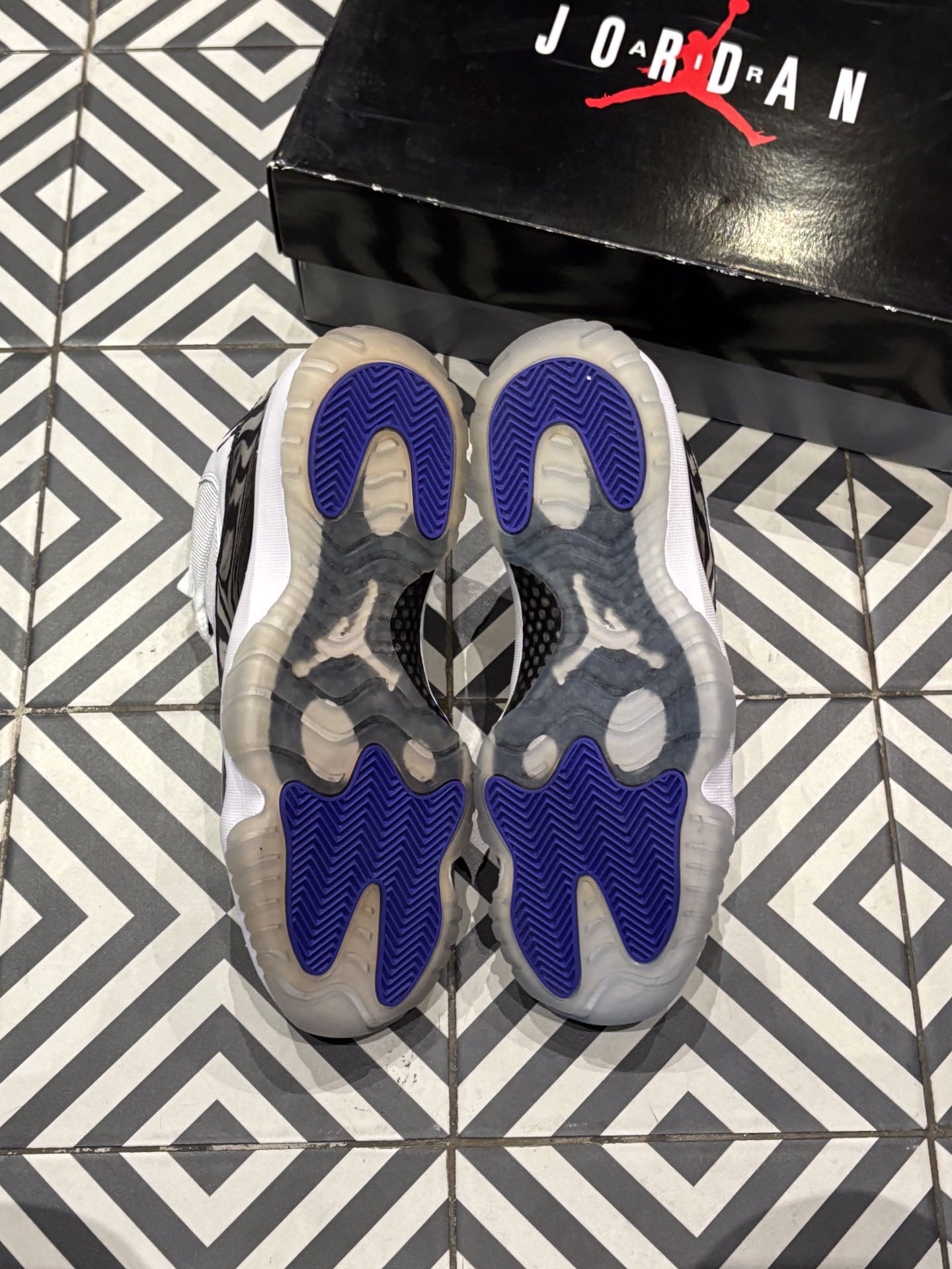 Jordan 11 Concord (Taille 42,5)