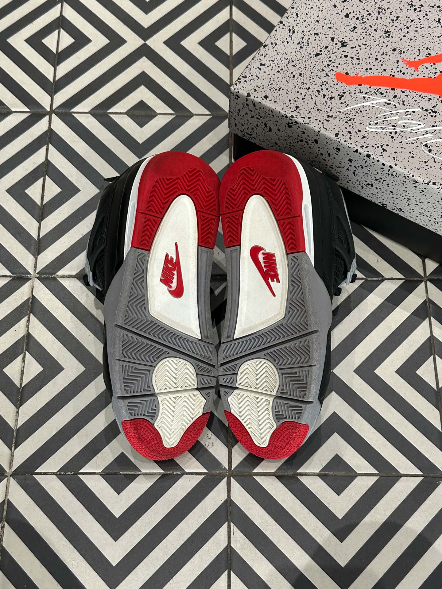 Jordan 4 bred Reimagined (Taille 40,5)