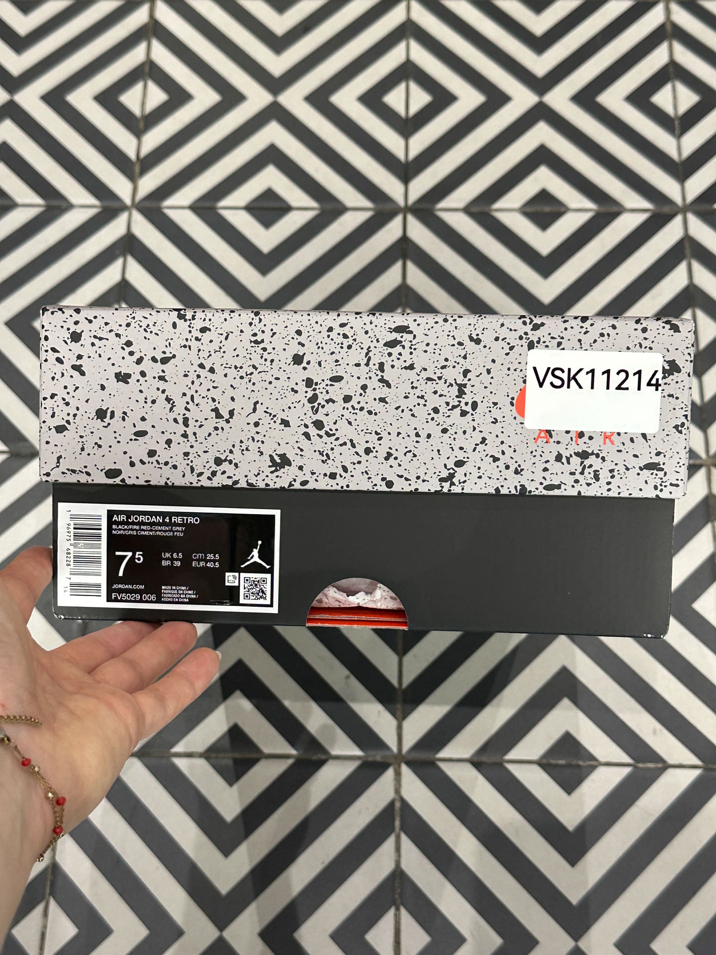 Jordan 4 bred Reimagined (Taille 40,5)